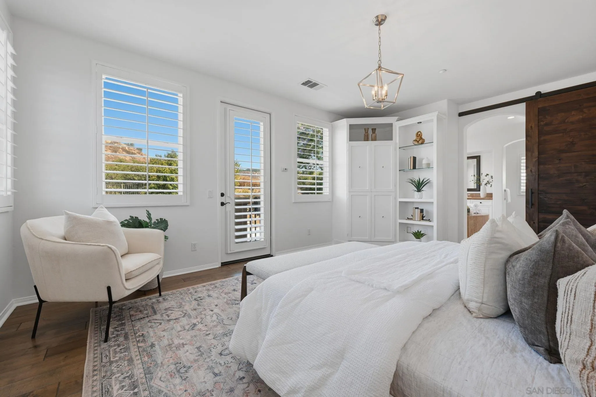 https://cdn.realtyfeed.com/cdn/127/260019915/561a66fef1e55d904e574931afff9d58.webp
