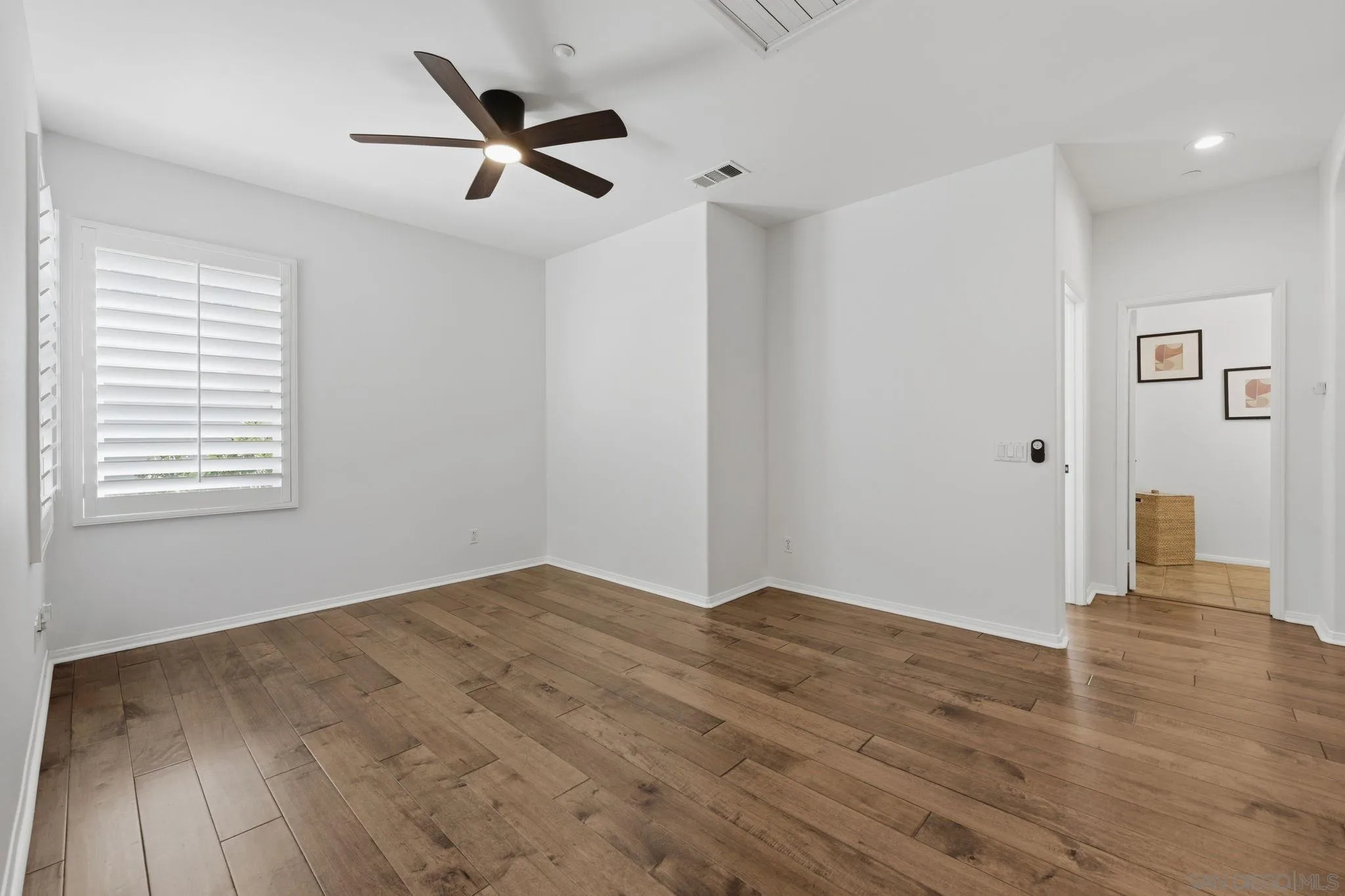 https://cdn.realtyfeed.com/cdn/127/260019915/71d4ad8c2a74a388c71f273469764c4d.webp