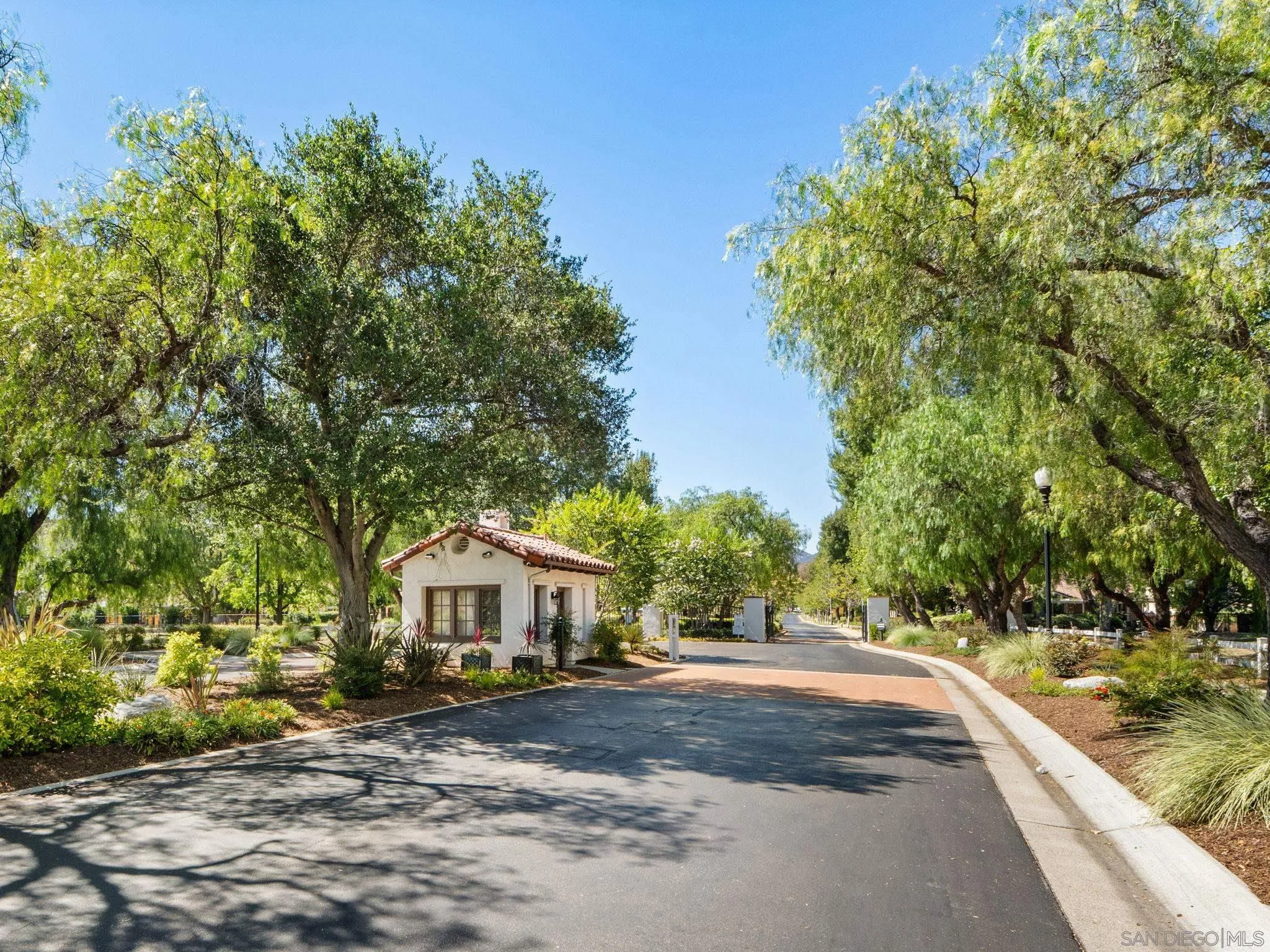 https://cdn.realtyfeed.com/cdn/127/260019915/72435ac664bc6091d8e5e7fb57fce1e7.webp