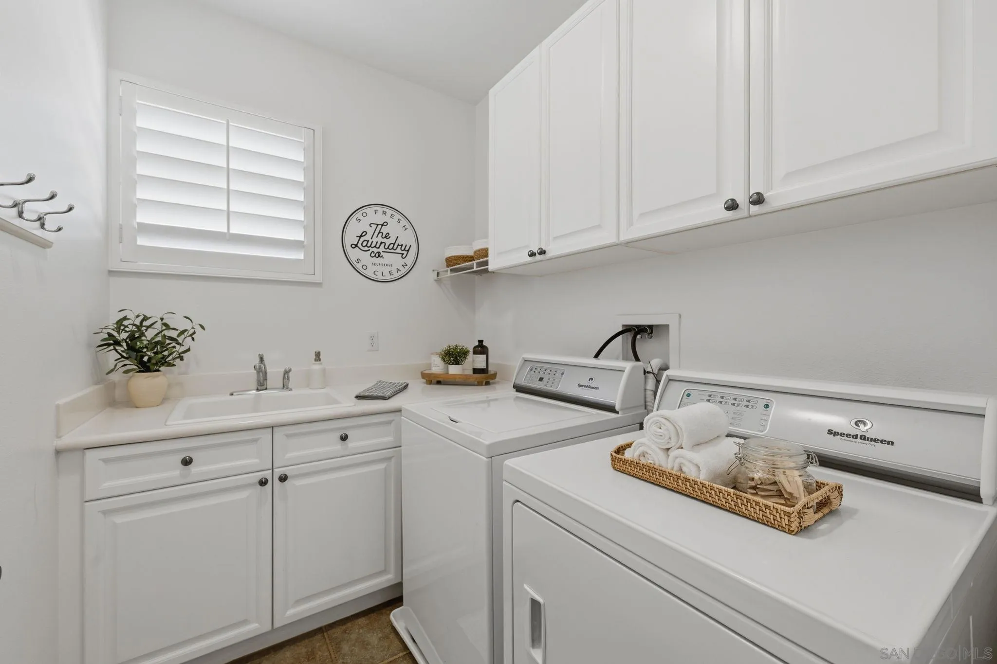 https://cdn.realtyfeed.com/cdn/127/260019915/d5687f68d76c91d4cdf516a2cd280854.webp