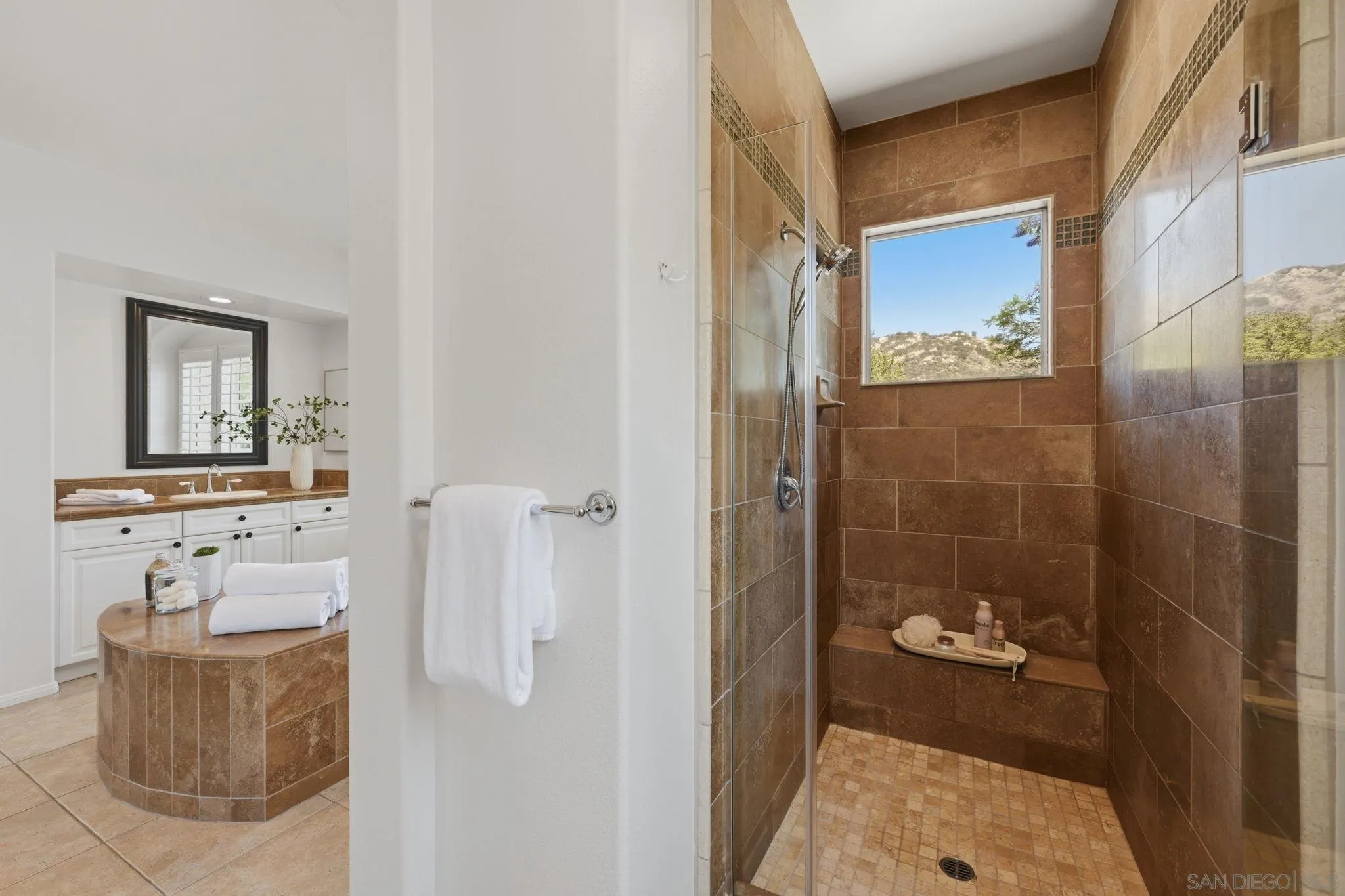 https://cdn.realtyfeed.com/cdn/127/260019915/d70ff6580add890680841ef52501bb0b.webp