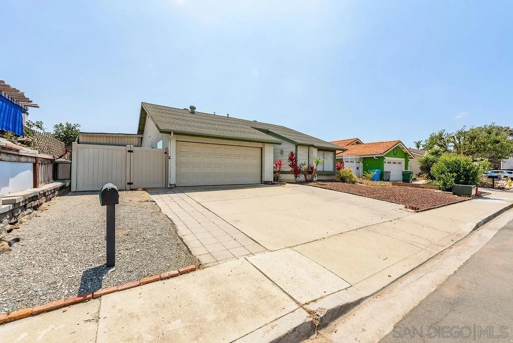 https://cdn.realtyfeed.com/cdn/127/260019917/994c942f38d9f5bff94aa5add287b08e.webp