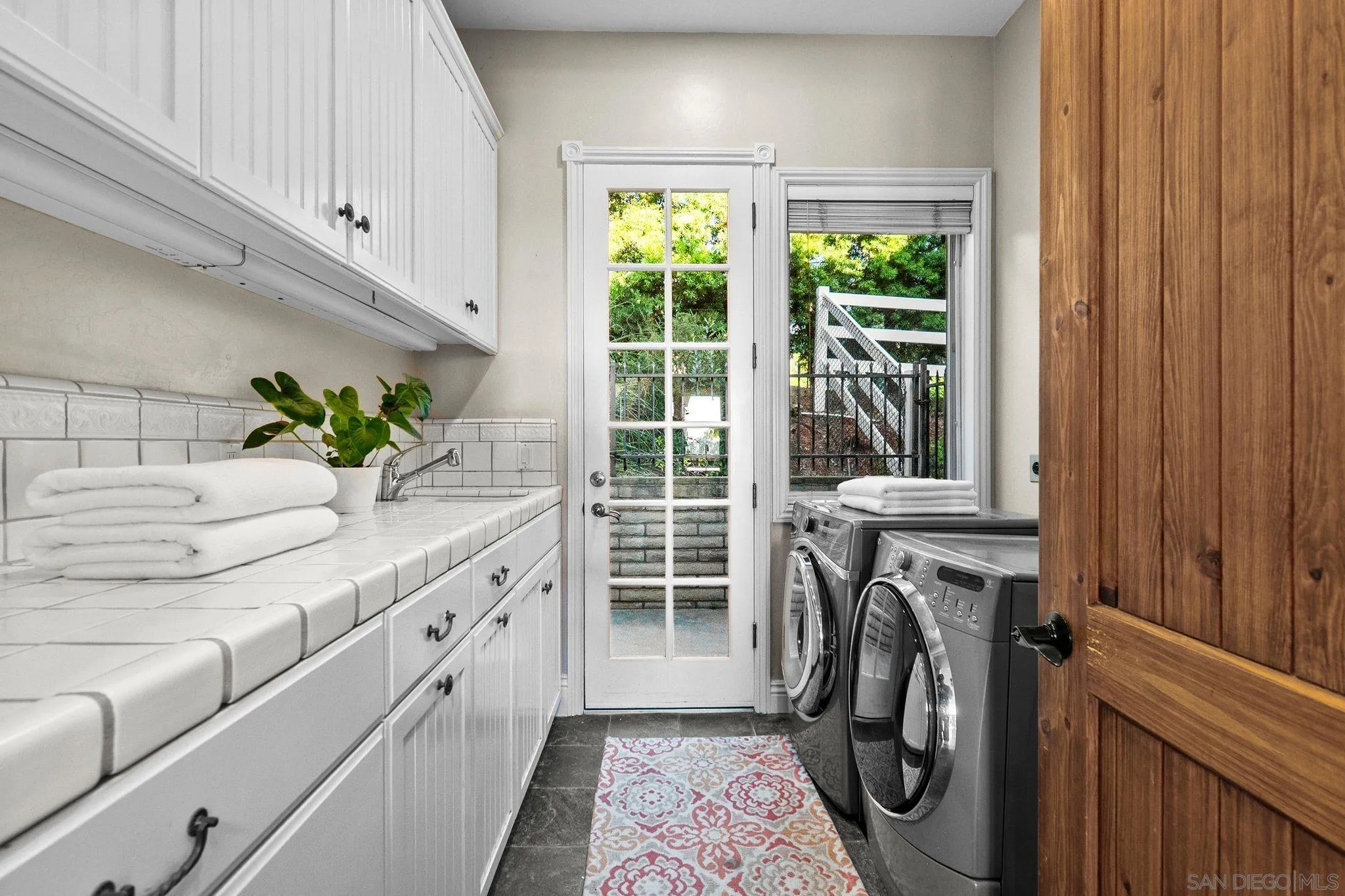https://cdn.realtyfeed.com/cdn/127/260019922/13b4d421599d53db404153928eca960c.webp