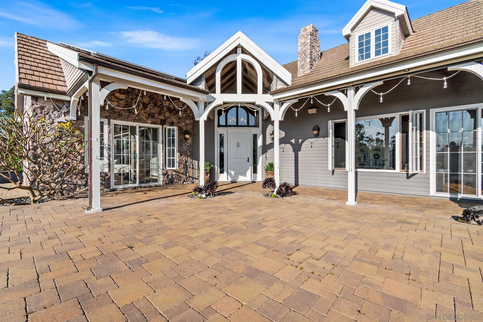 https://cdn.realtyfeed.com/cdn/127/260019922/483dae5548fda5d0c7e067410cda5325.webp