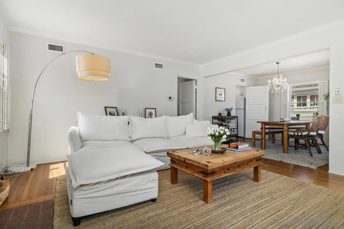 https://cdn.realtyfeed.com/cdn/127/260019923/907afe8ce64e63e3064d564d39e818d1.webp