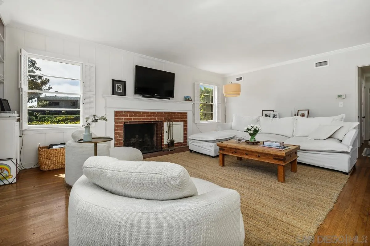 https://cdn.realtyfeed.com/cdn/127/260019923/d8902180181038233f0767a9c129bc5e.webp