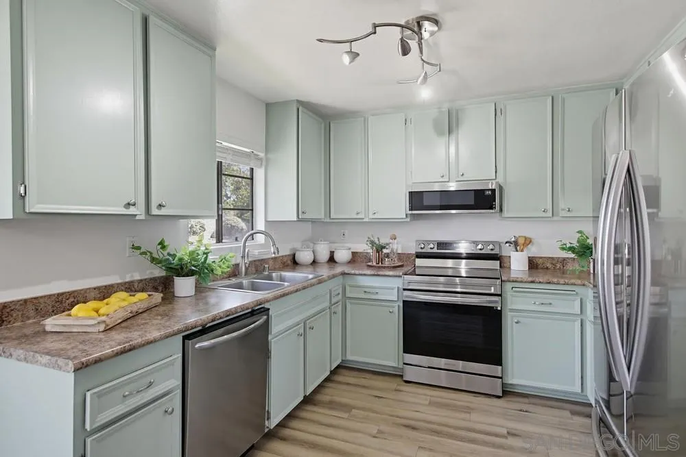 Photo #8: 260019925 Listing: Photo #8