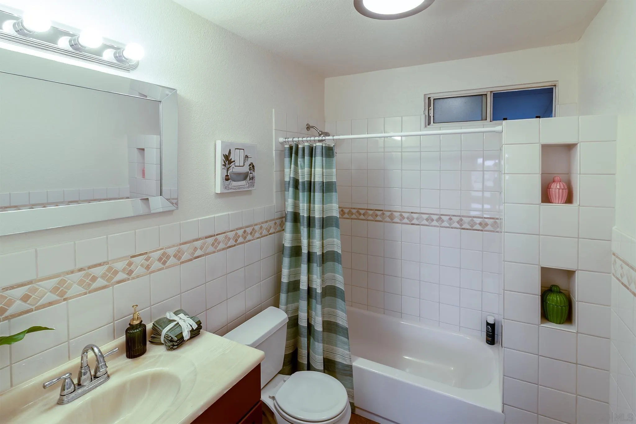 https://cdn.realtyfeed.com/cdn/127/260019927/c4317f55fd368808d5c7289c9febd9b5.webp