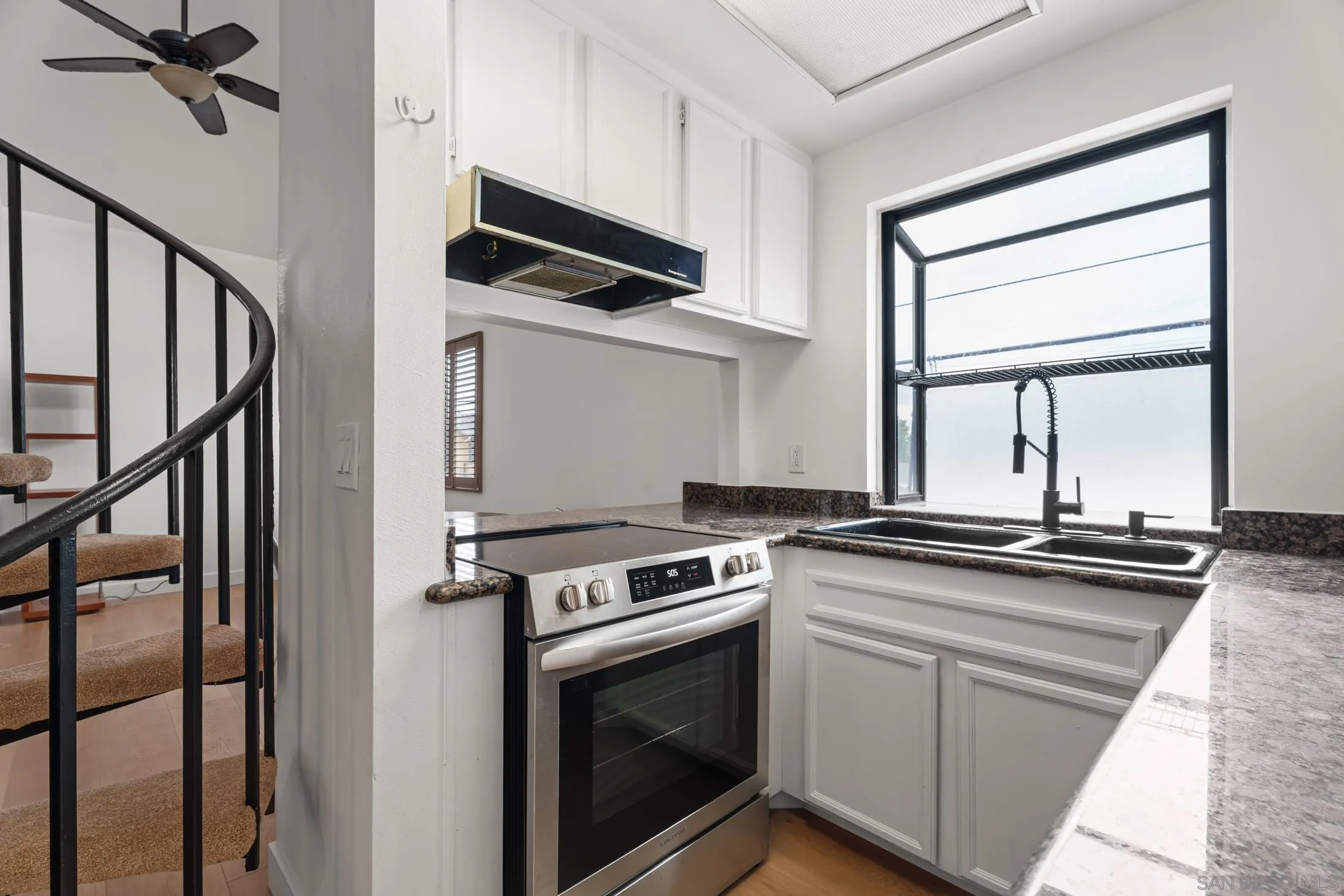 https://cdn.realtyfeed.com/cdn/127/260019928/155d91855eff946122d3d829dadf7d51.webp