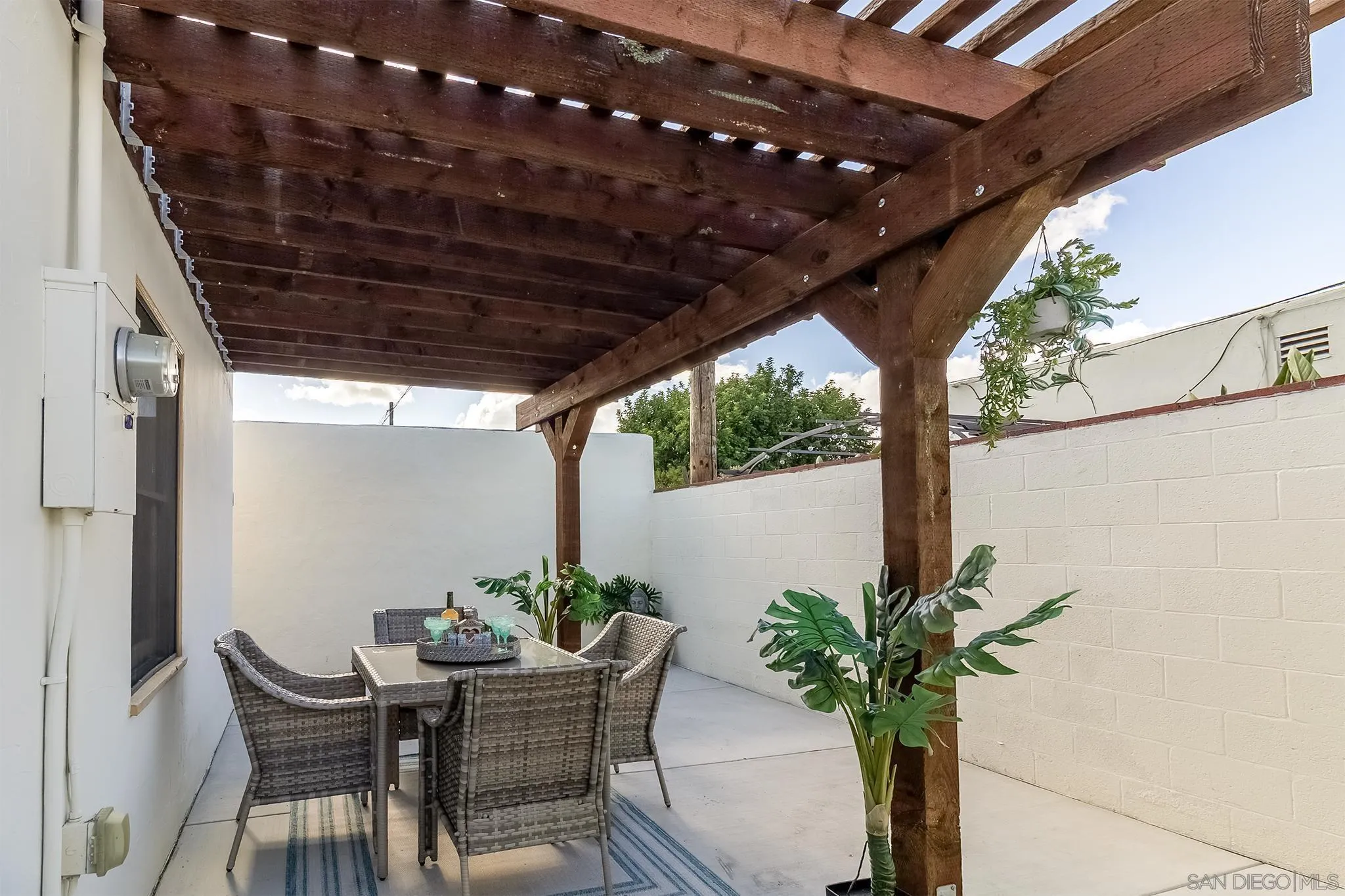 https://cdn.realtyfeed.com/cdn/127/260019929/99a2eb0afd1f82e46a35f419049ba7c0.webp