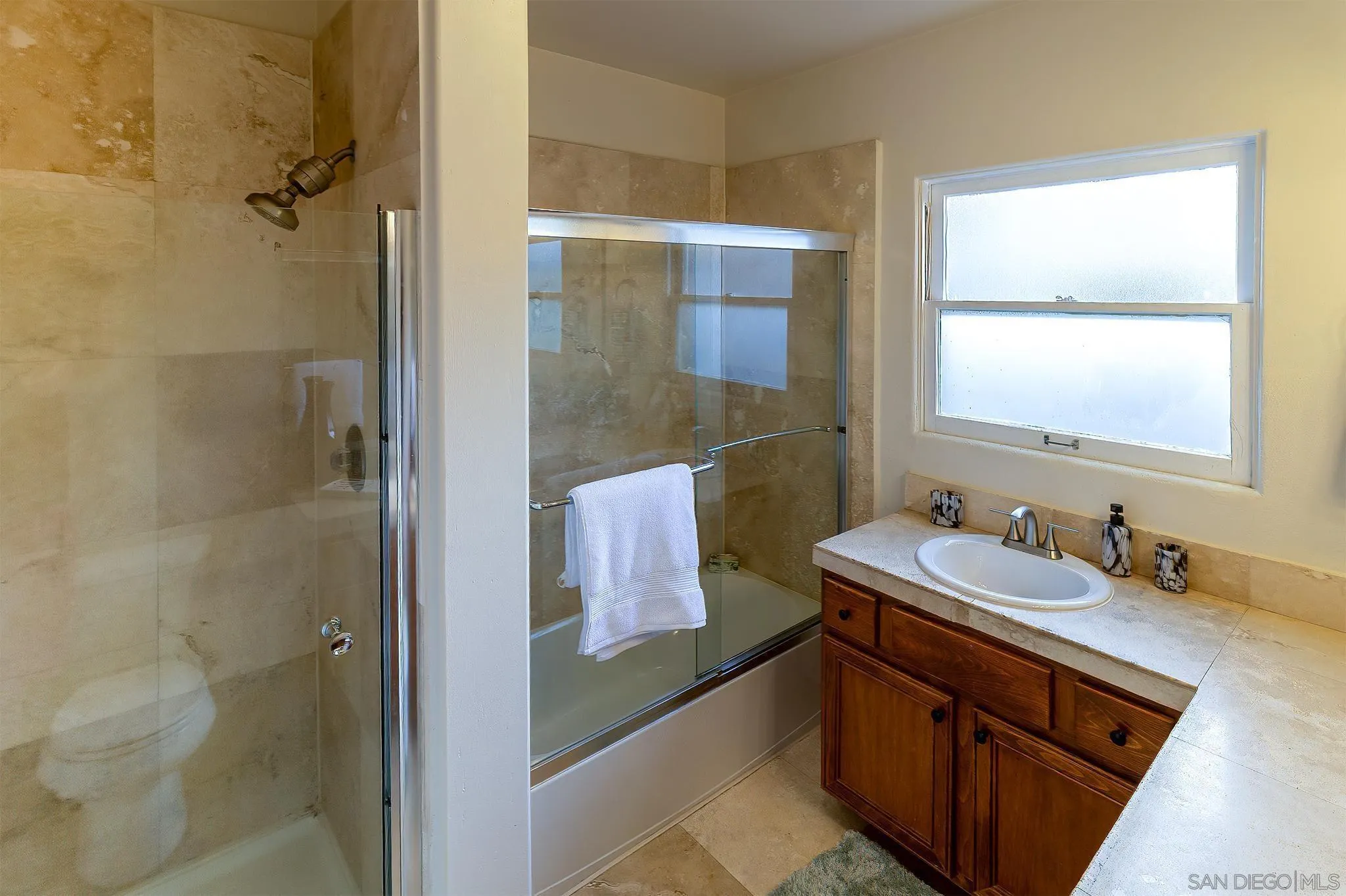 https://cdn.realtyfeed.com/cdn/127/260019929/e64b7596c8437ad42a3887a78a0f4f60.webp