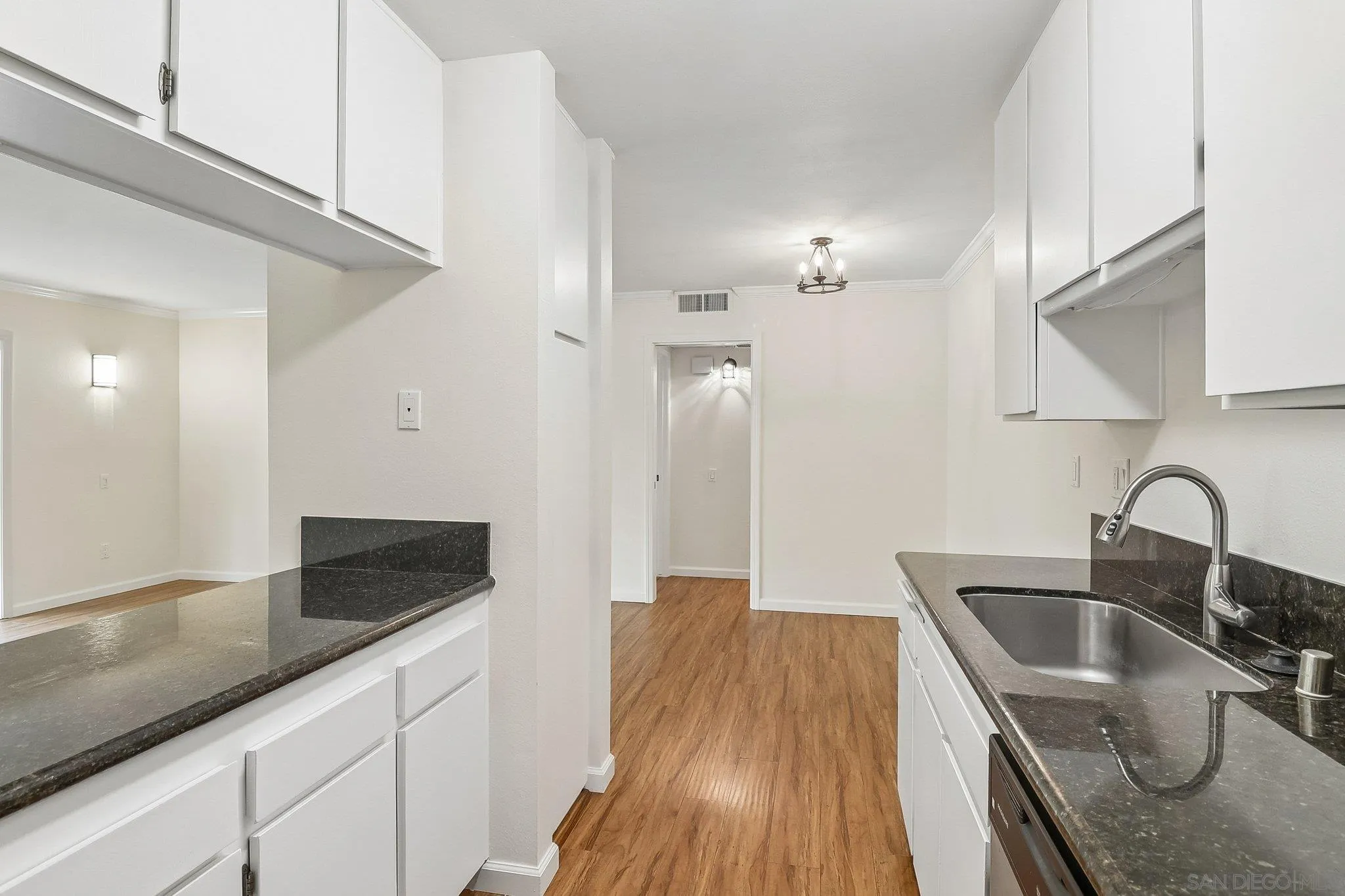 Photo #12: 260019930 Listing: Photo #12