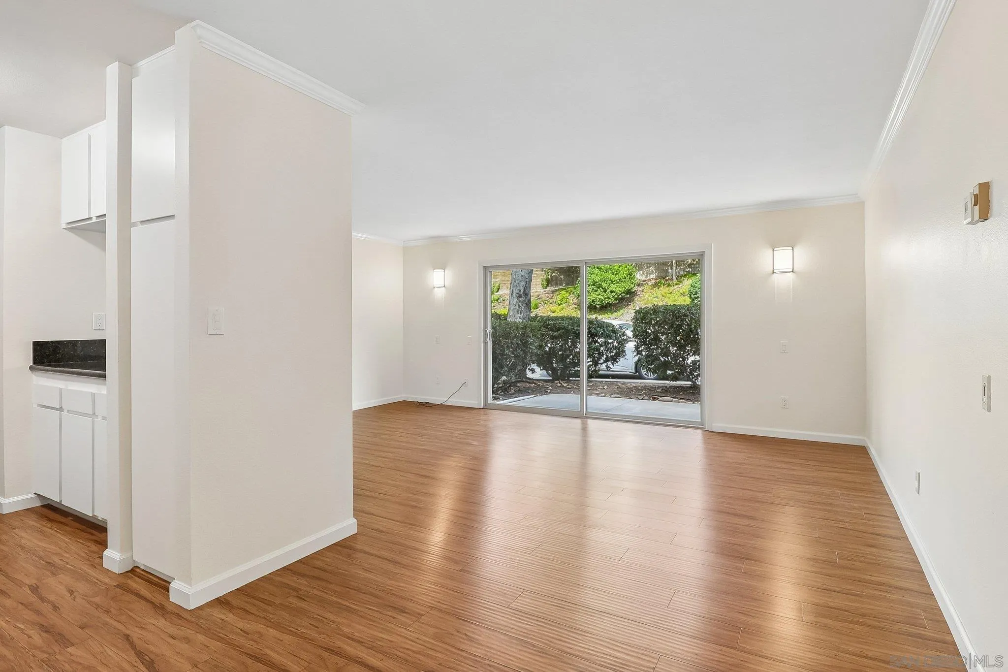 Photo #8: 260019930 Listing: Photo #8