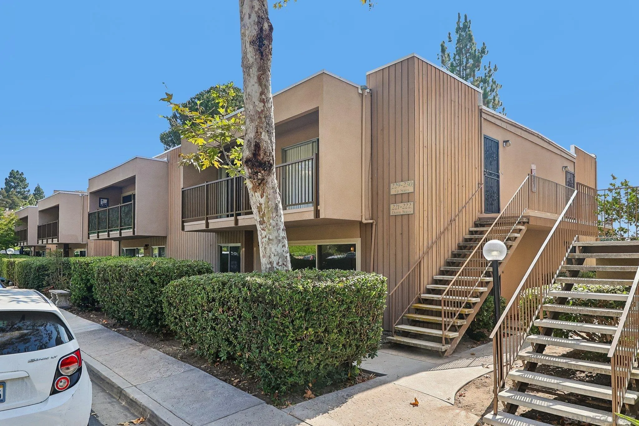 Photo #3: 260019930 Listing: Photo #3