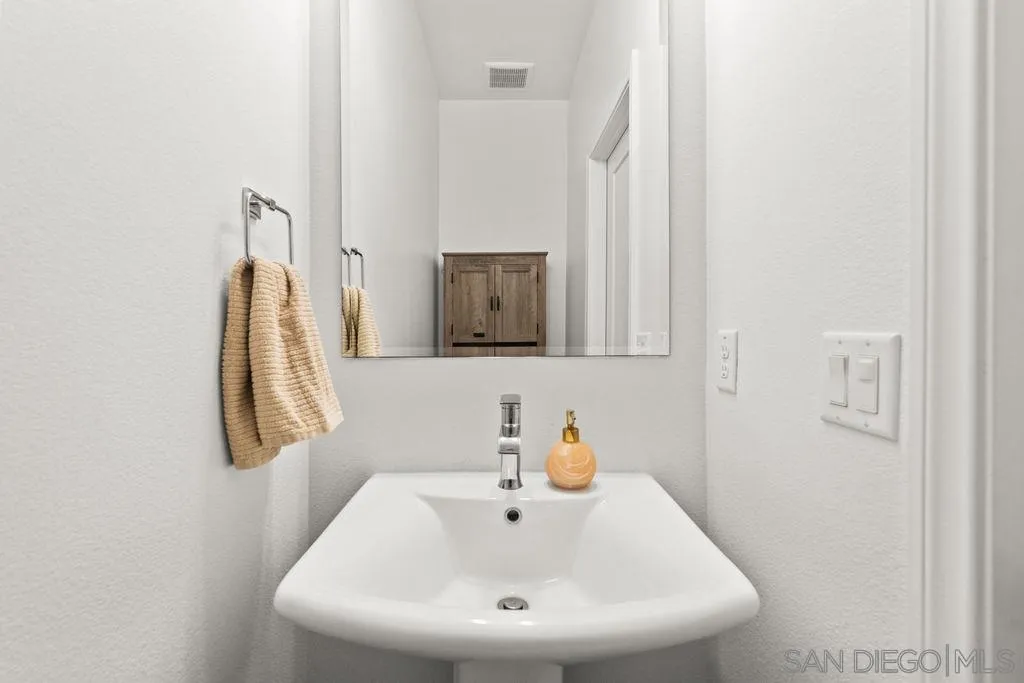Photo #23: 260019932 Listing: Photo #23
