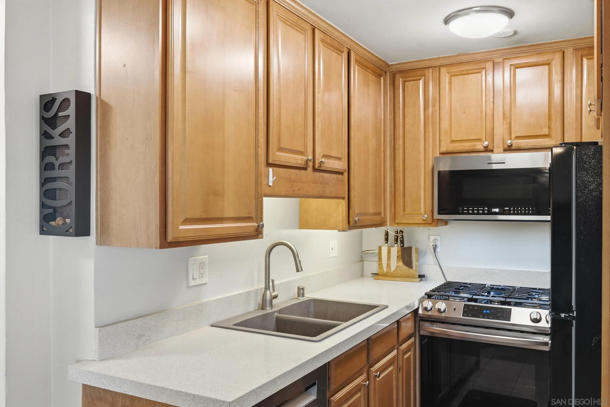 Photo #4: 260019938 Listing: Photo #4