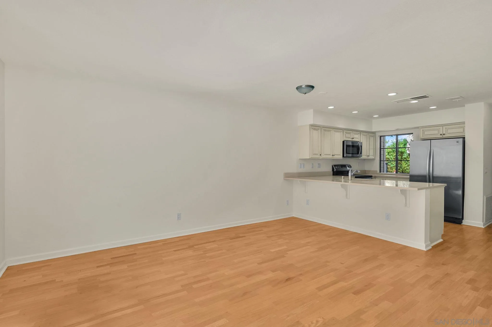 Photo #7: 260019939 Listing: Photo #7