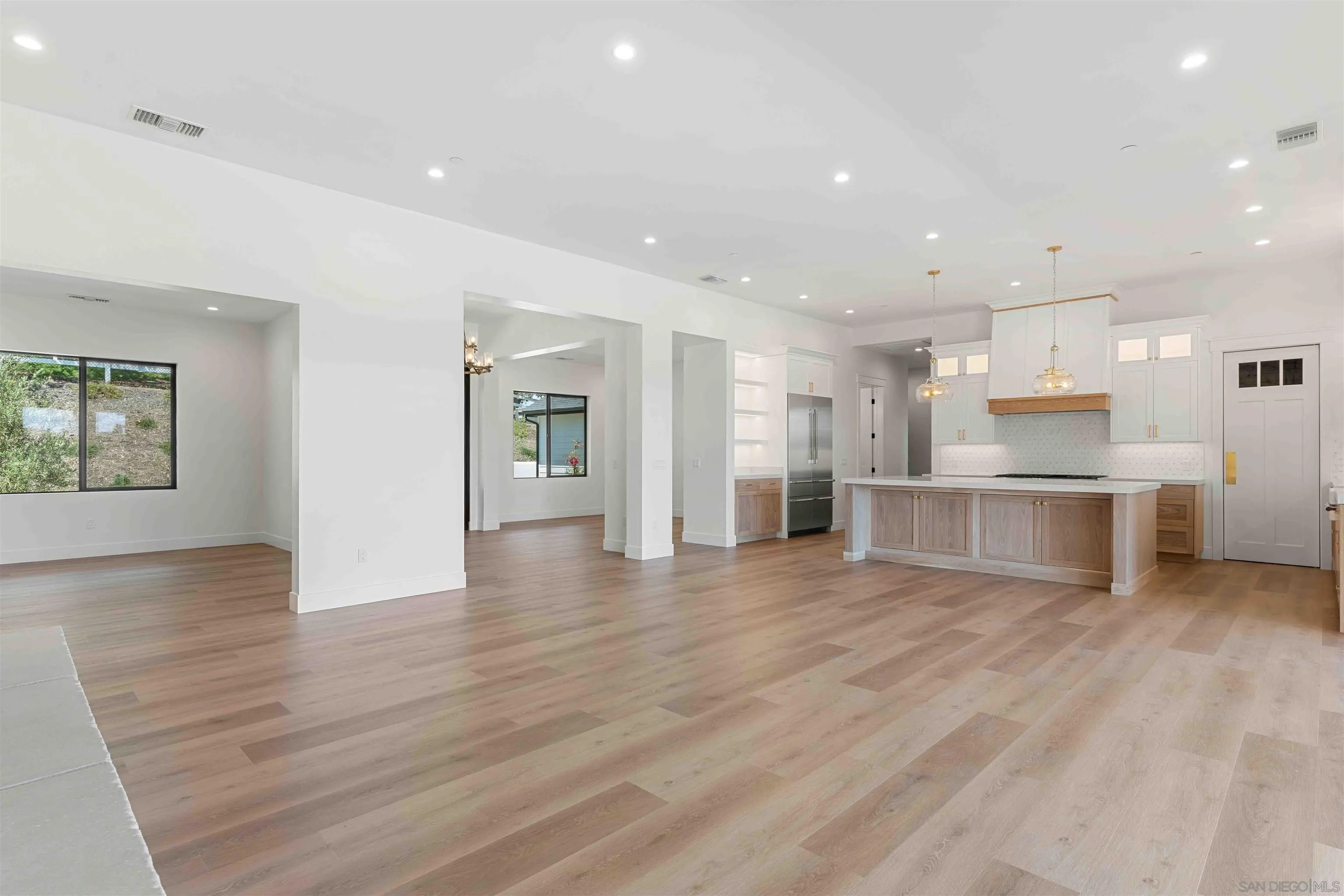 https://cdn.realtyfeed.com/cdn/127/260019945/071b5028cb66118cdeba92bcadde45b2.webp