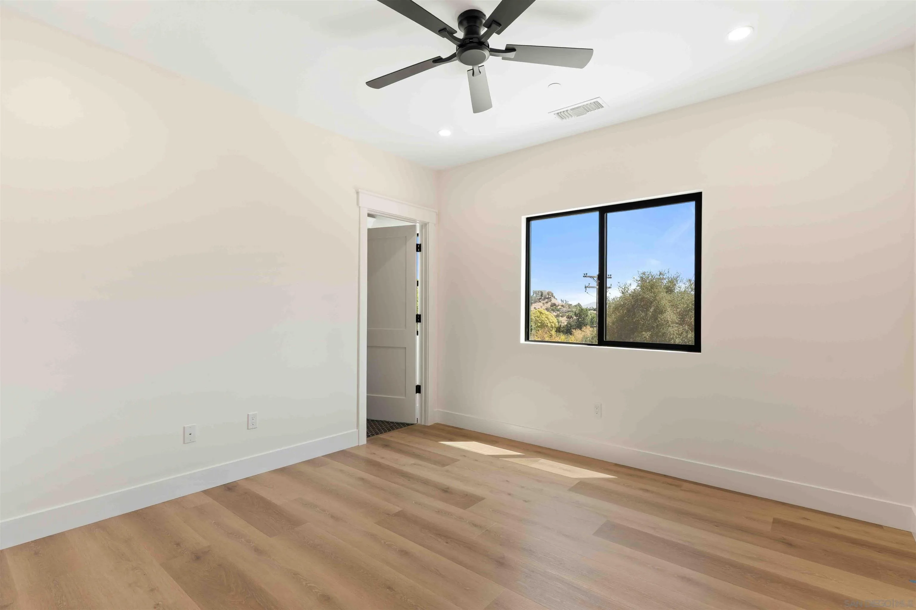 https://cdn.realtyfeed.com/cdn/127/260019945/271a598b299ea4b29fb9ec5d1135f66a.webp