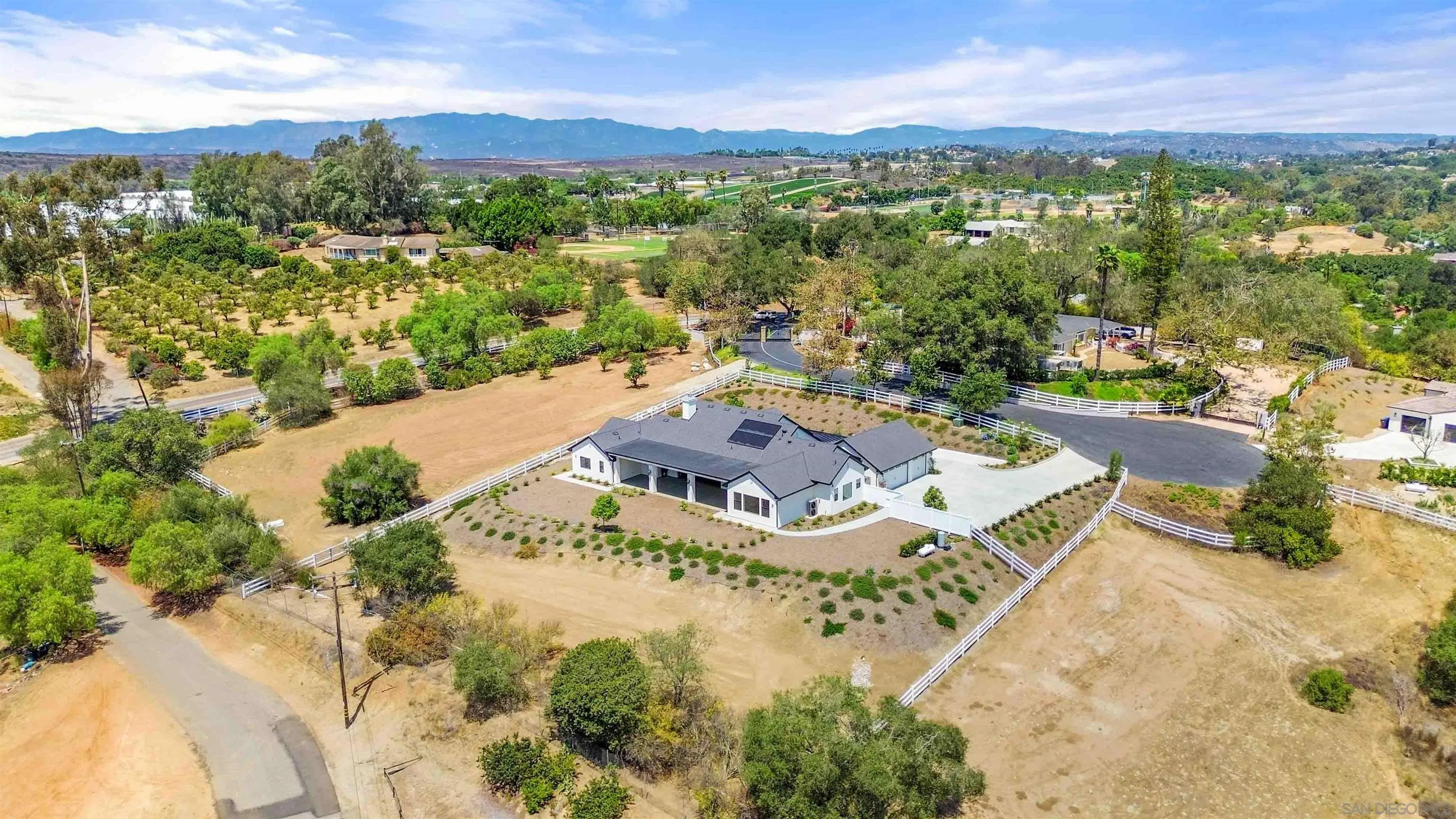 https://cdn.realtyfeed.com/cdn/127/260019945/369500ddf80ebac33f4ee38f8a3e09e7.webp
