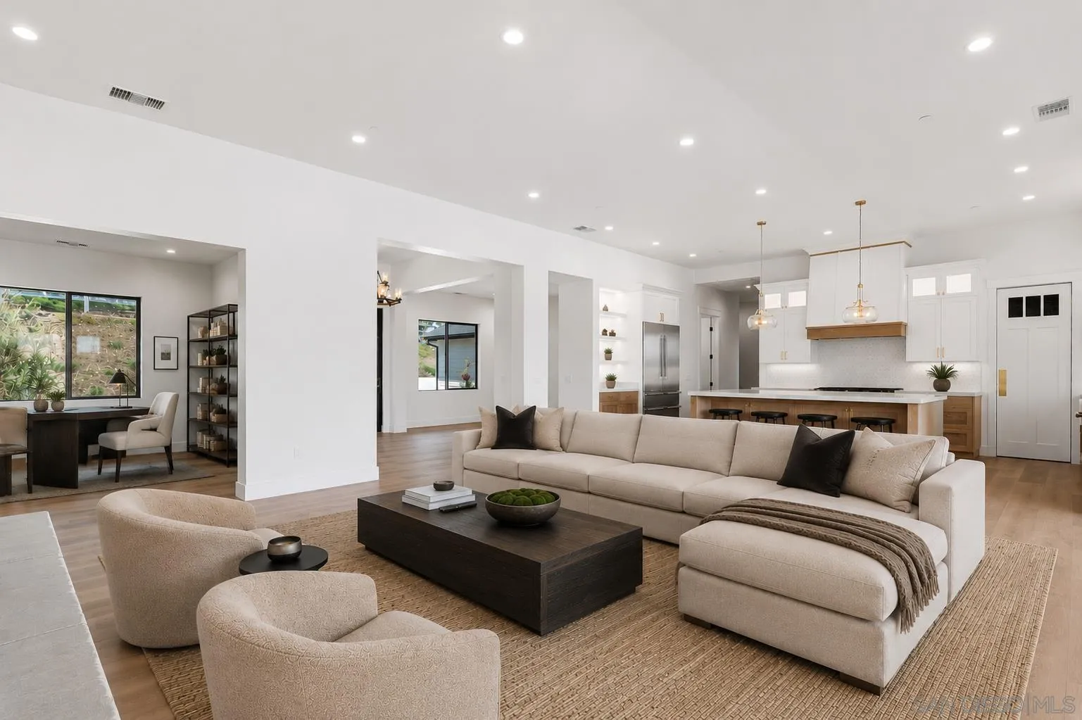 https://cdn.realtyfeed.com/cdn/127/260019945/5be99936984190706ef0ec745f35b33a.webp