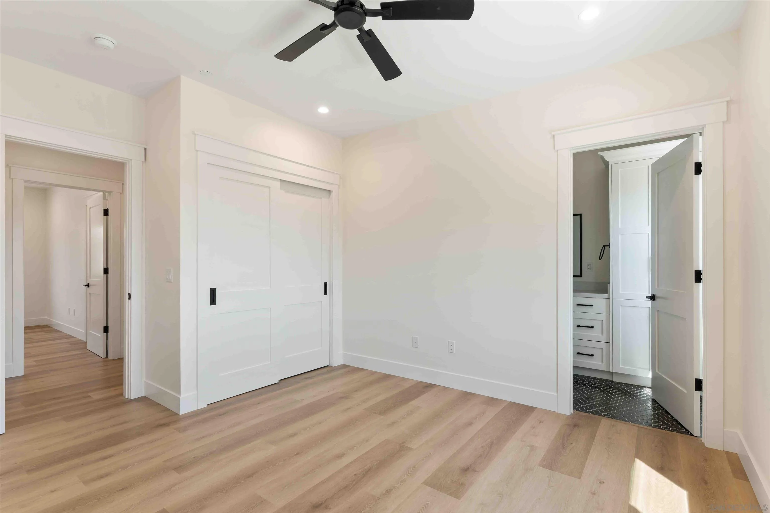 https://cdn.realtyfeed.com/cdn/127/260019945/5ce062de6a4035af7923cda34df66fff.webp