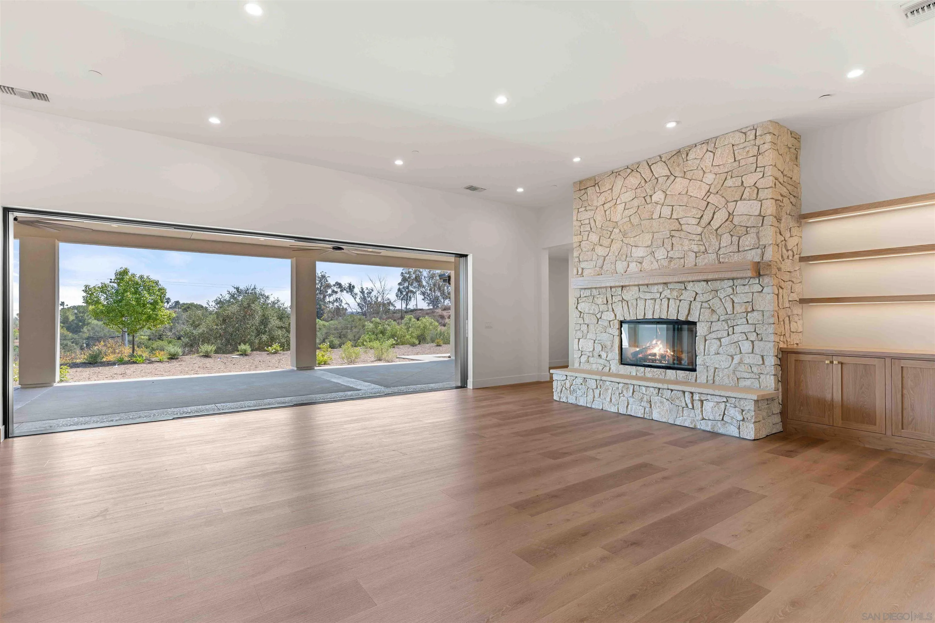 https://cdn.realtyfeed.com/cdn/127/260019945/8aa2640cc1908d55ecc2bea02b5287e0.webp
