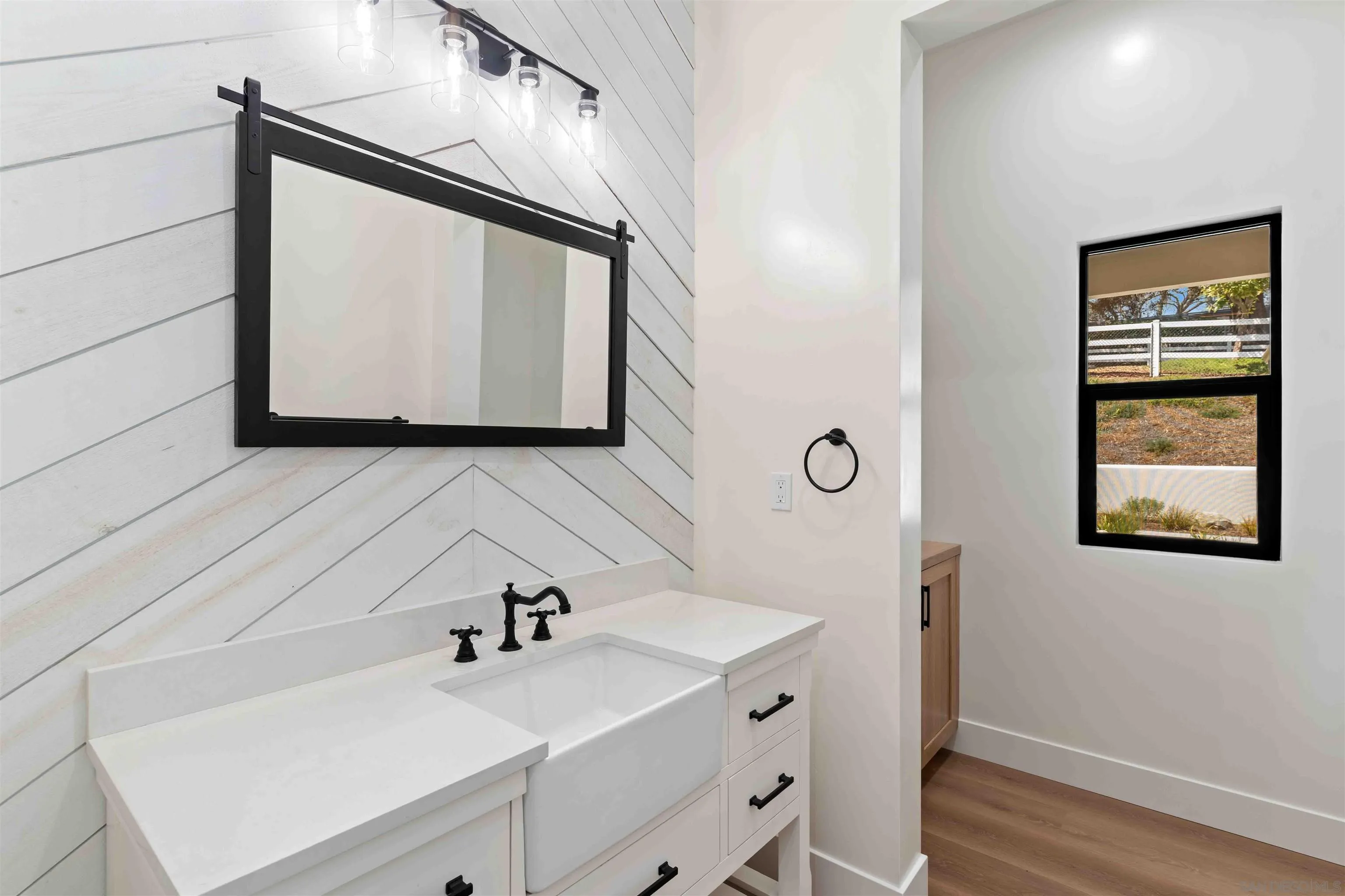 https://cdn.realtyfeed.com/cdn/127/260019945/8d8d7506ffb6b406d64328f64e645ff4.webp