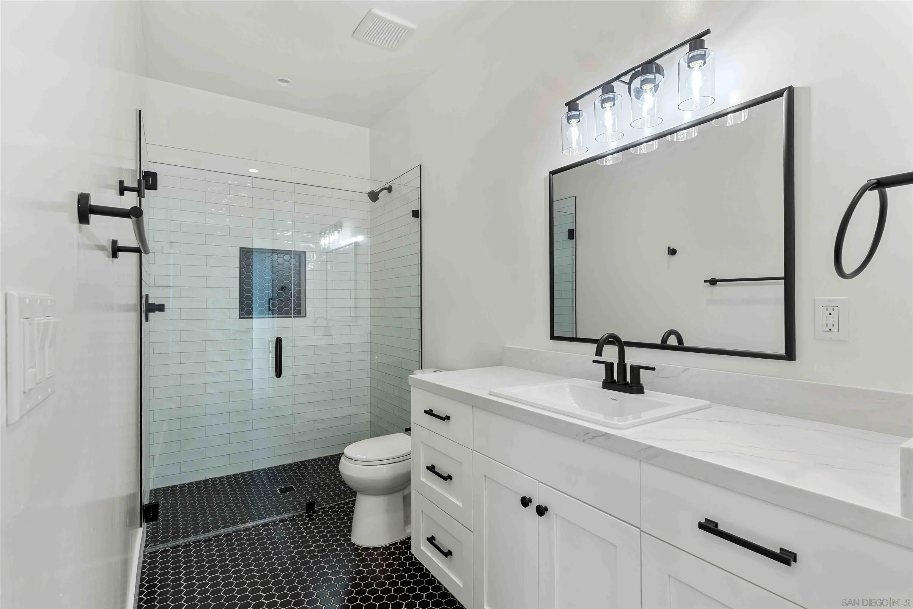 https://cdn.realtyfeed.com/cdn/127/260019945/f881bec990e6a6dbe8d34551e8950226.webp