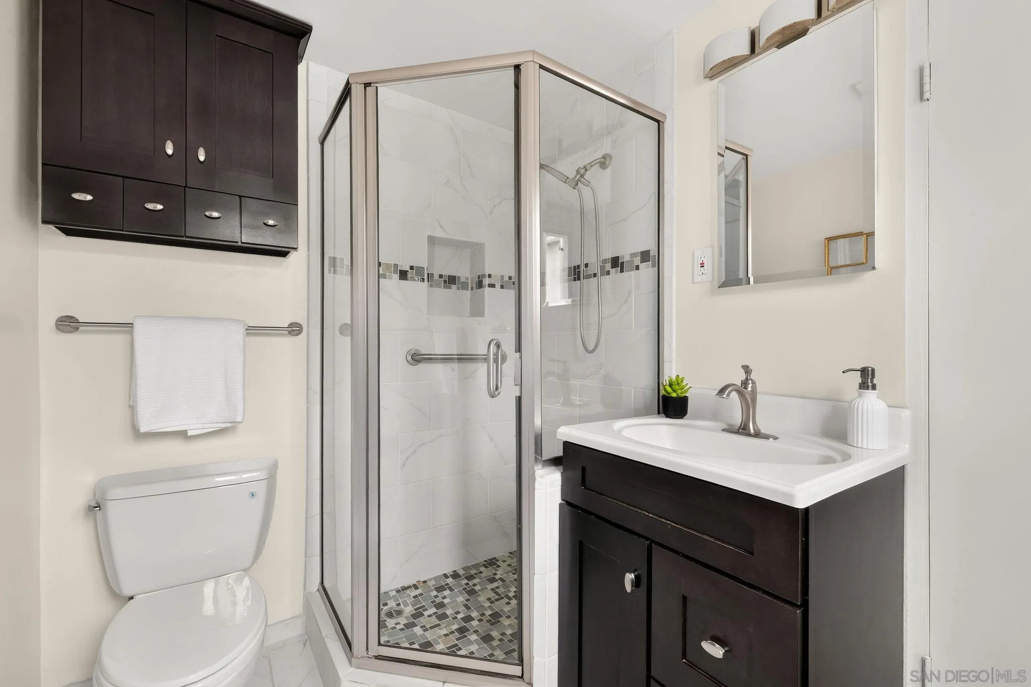 https://cdn.realtyfeed.com/cdn/127/260019946/497a390bfedde1aedf6368bf04c591fb.webp