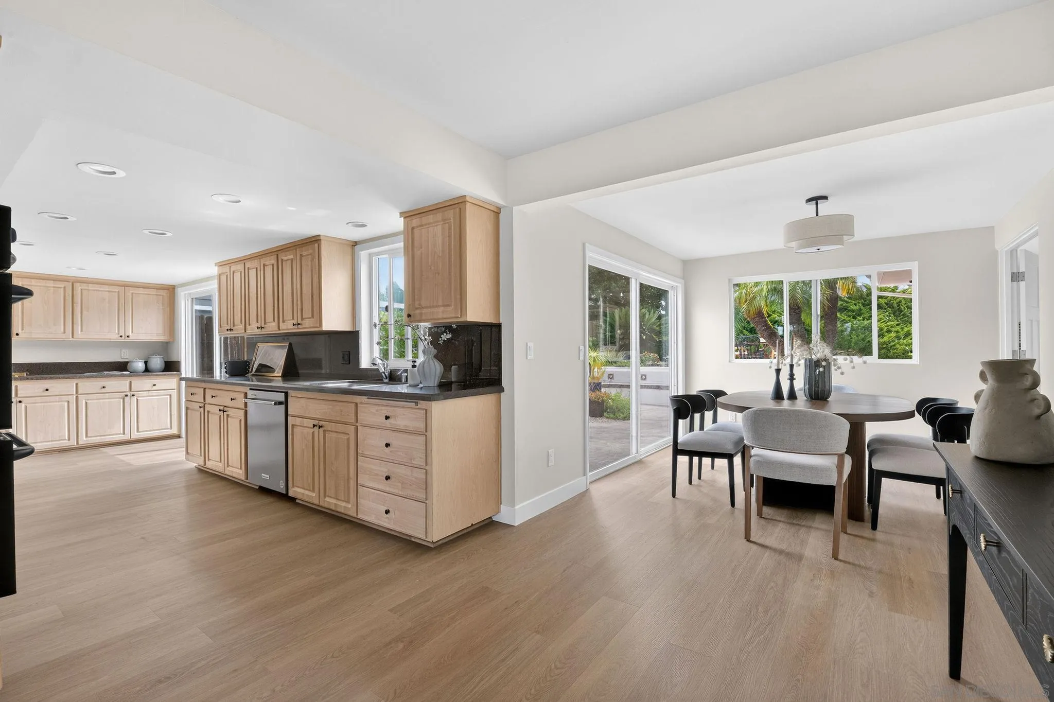 https://cdn.realtyfeed.com/cdn/127/260019946/a9685fb032970d8a60c2636ba51020dd.webp