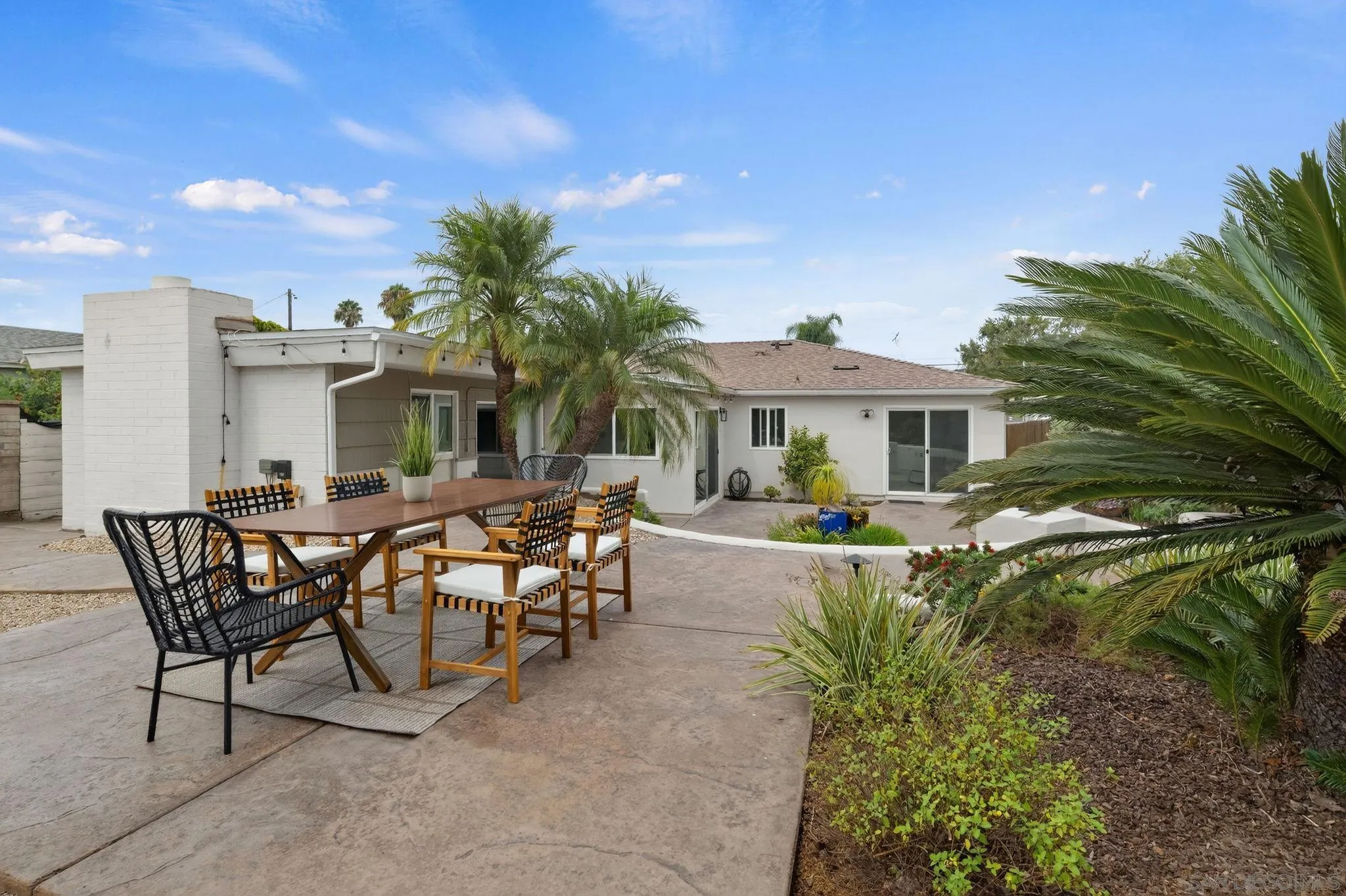https://cdn.realtyfeed.com/cdn/127/260019946/b46de9da428c3cbe5e90cb26e7cb086d.webp