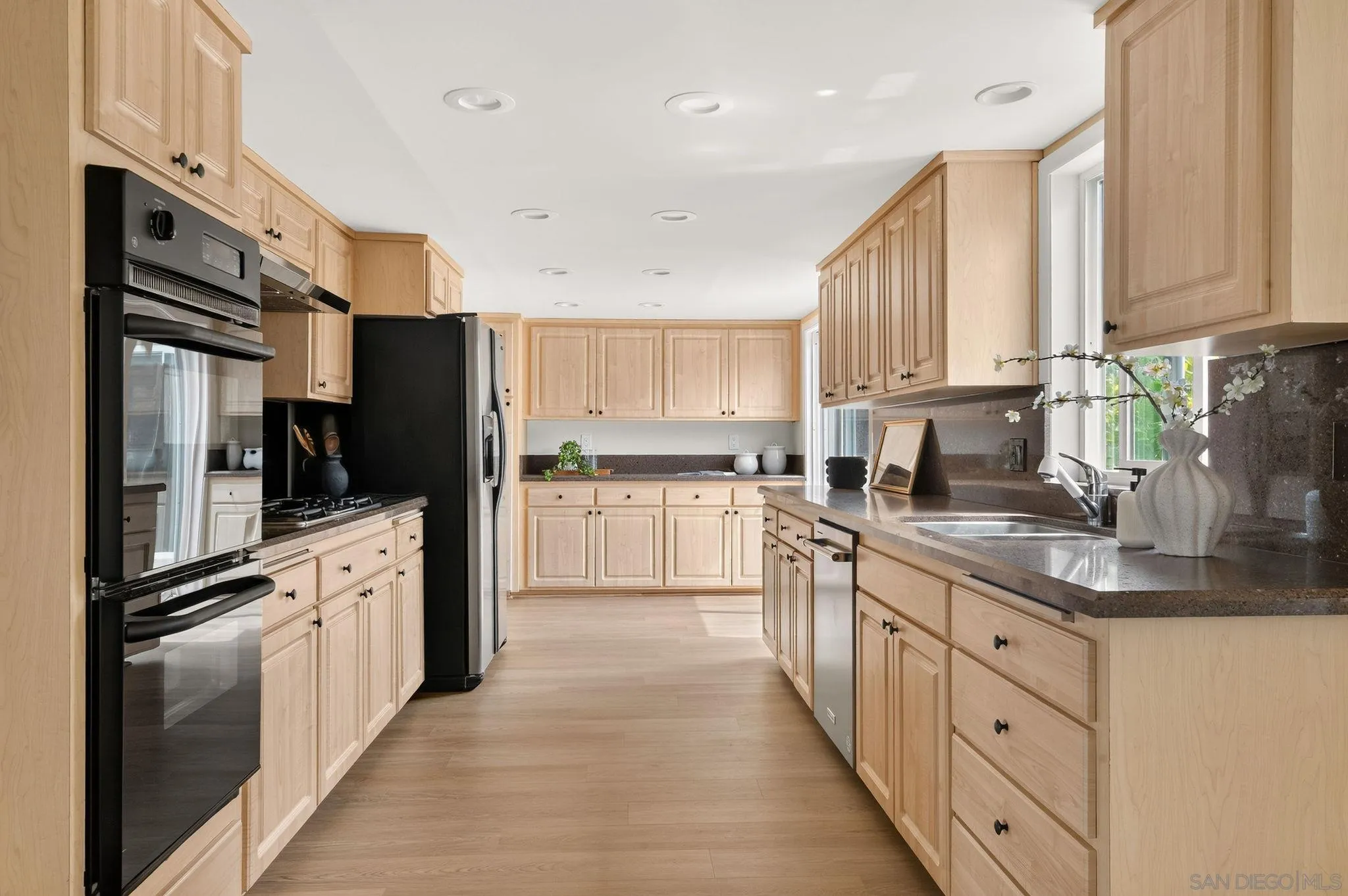 https://cdn.realtyfeed.com/cdn/127/260019946/dd75dda2f6bcc4a0479dbc4bd6d918e9.webp