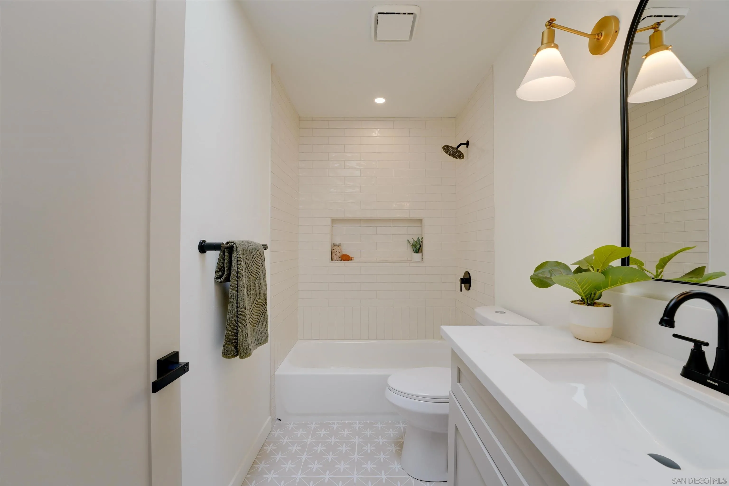 https://cdn.realtyfeed.com/cdn/127/260019949/07cb3e0f17cd41454c2cd26b065b39bb.webp