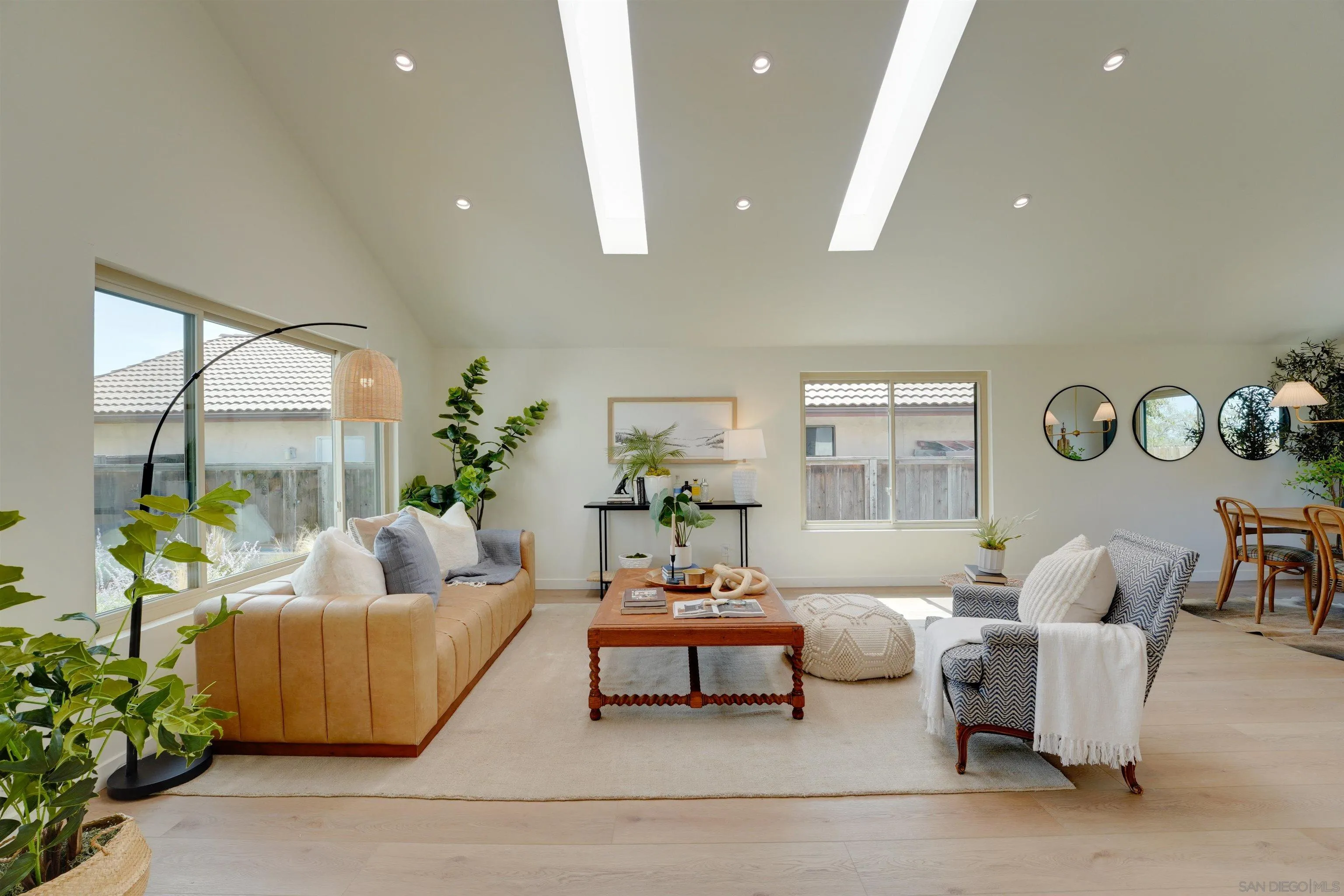 https://cdn.realtyfeed.com/cdn/127/260019949/0aea502e1bef32fd41b0cebcddda039c.webp