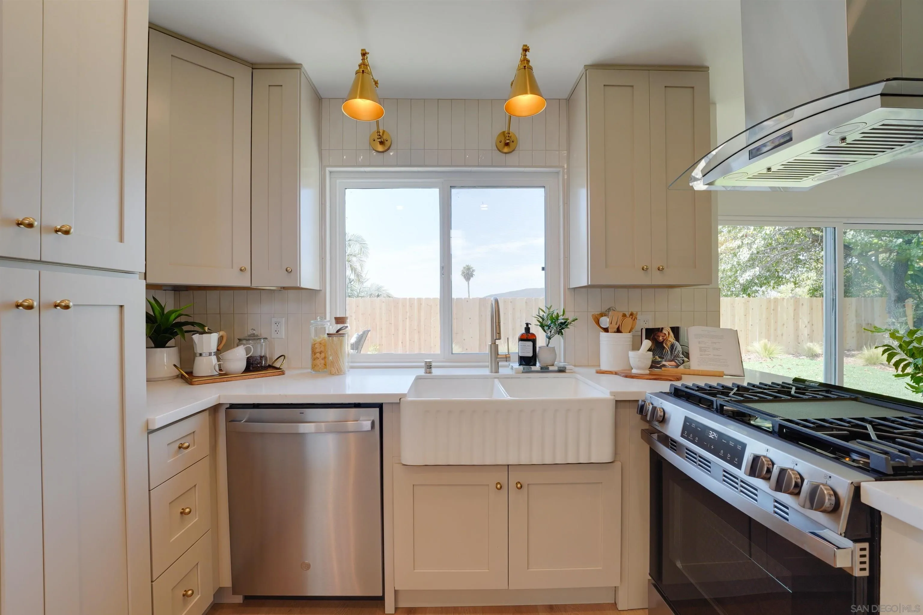 https://cdn.realtyfeed.com/cdn/127/260019949/15a45baeb344037eb15d3b60c362337d.webp