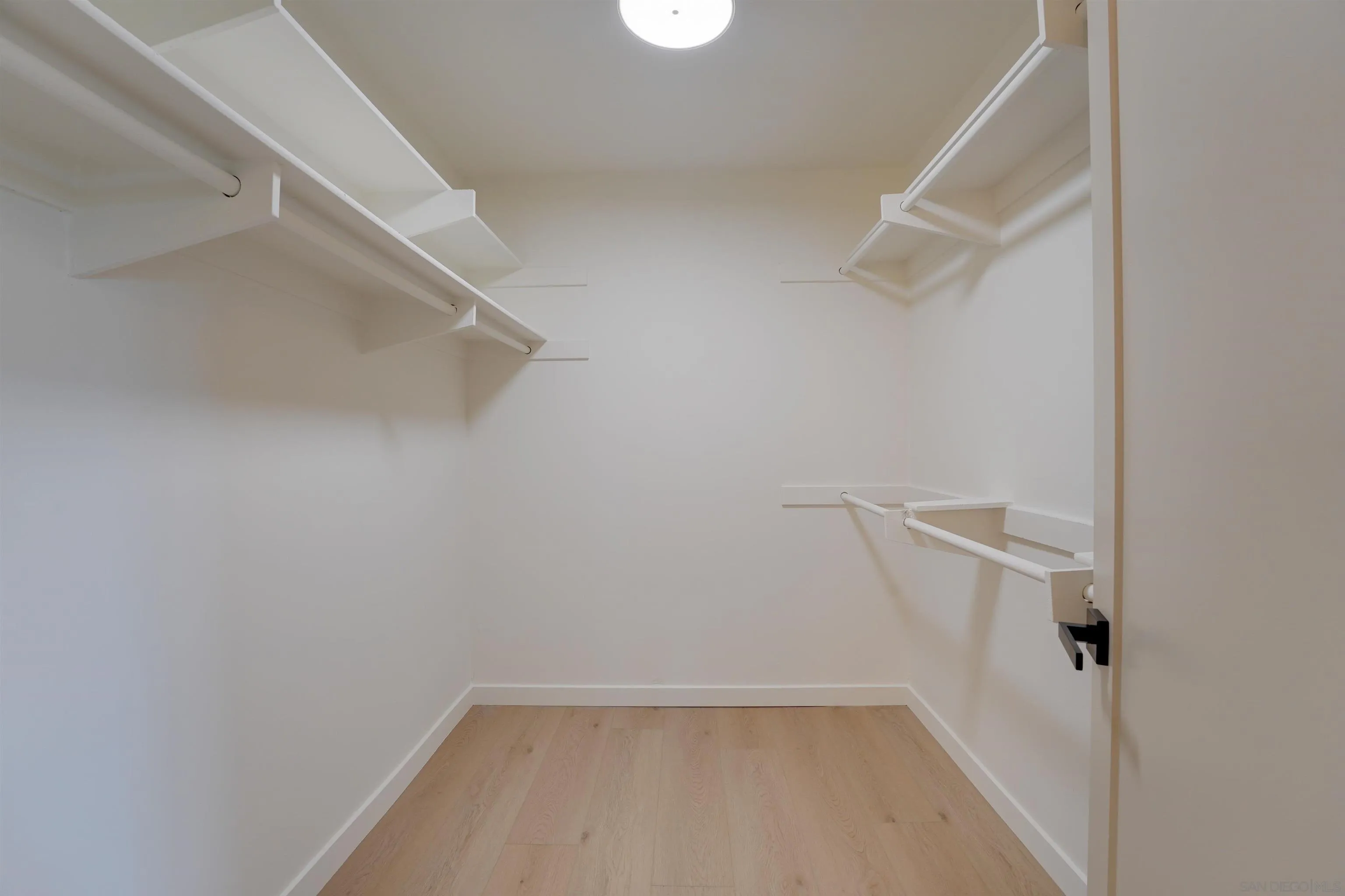 https://cdn.realtyfeed.com/cdn/127/260019949/1637a71bb9ef304596dc04772472aa8e.webp