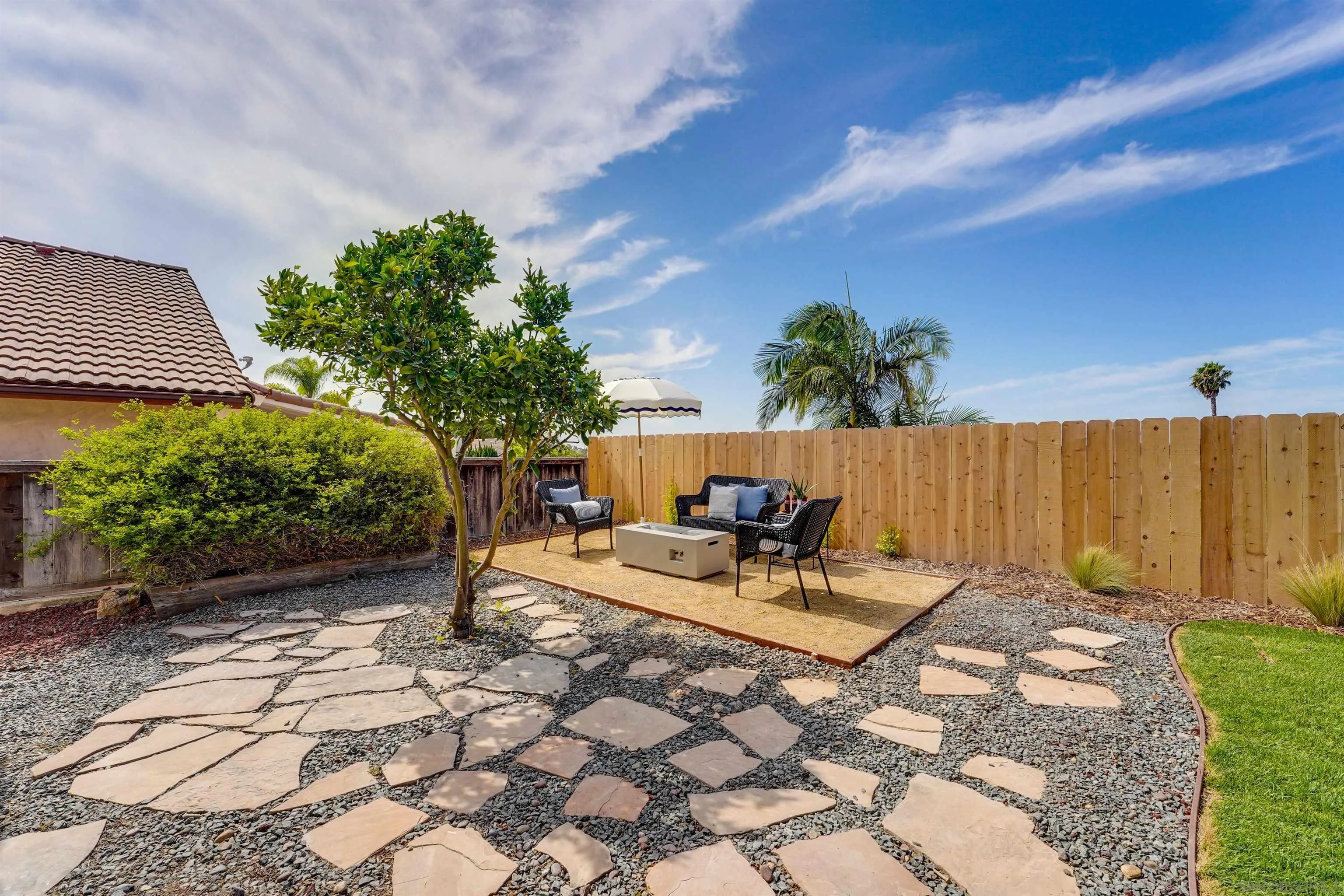 https://cdn.realtyfeed.com/cdn/127/260019949/38a906f98f2d03c2d35e1f8fe8b32756.webp