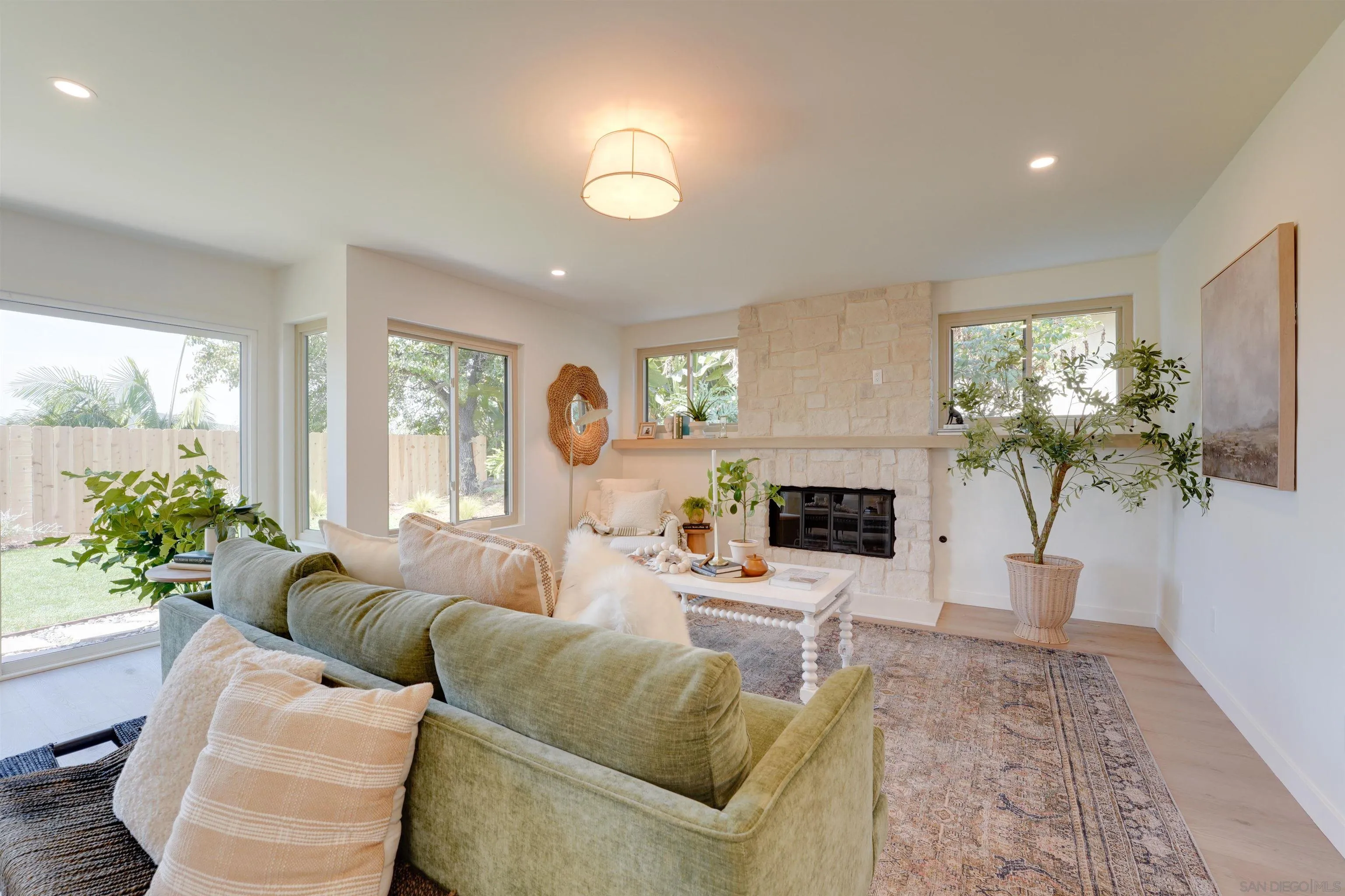 https://cdn.realtyfeed.com/cdn/127/260019949/528a2b63f1f085766b0bf65b19395642.webp