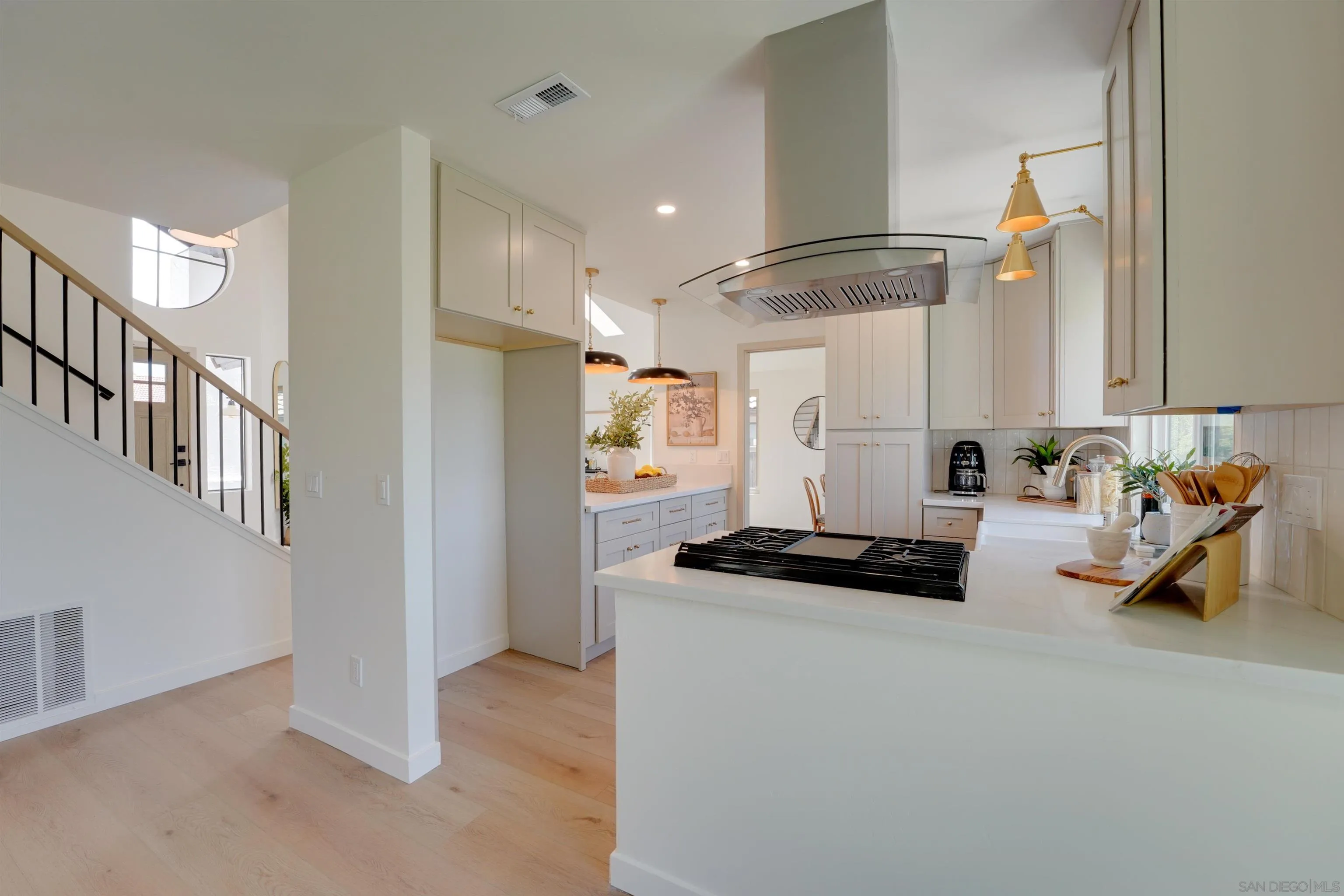 https://cdn.realtyfeed.com/cdn/127/260019949/54f26bf1390d4475c1eae60484513c37.webp