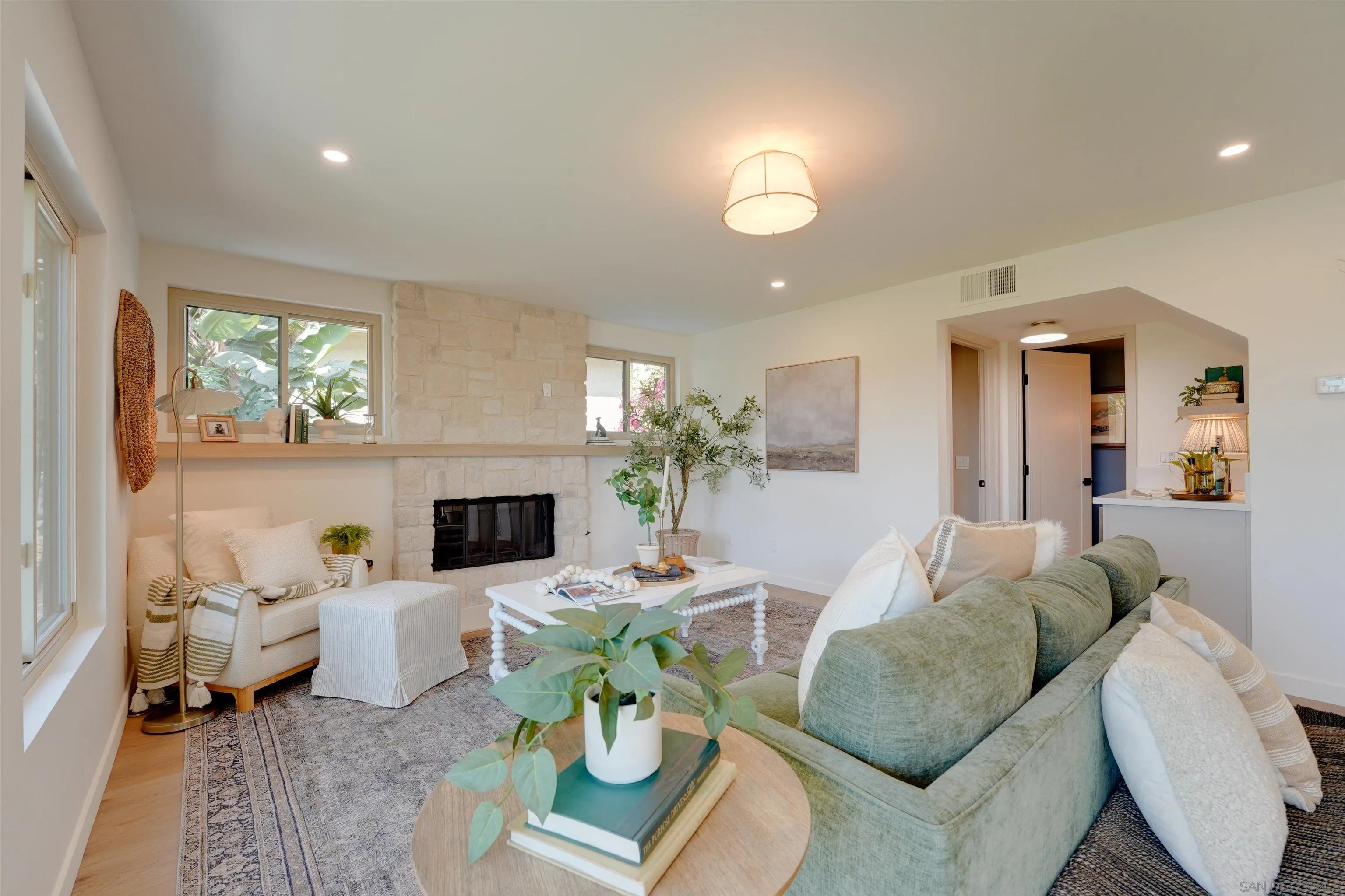 https://cdn.realtyfeed.com/cdn/127/260019949/5bd8b7d70efe7408ee62992641809ce8.webp
