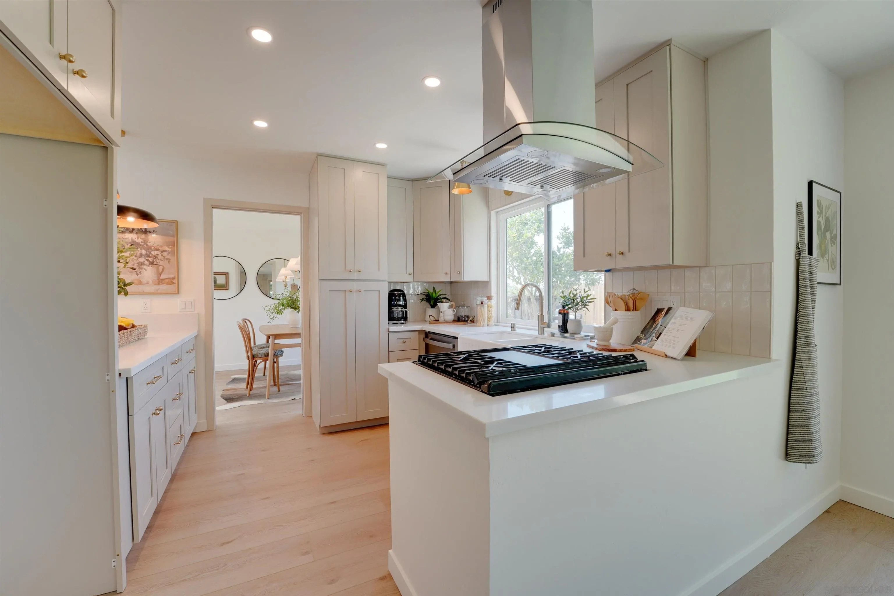 https://cdn.realtyfeed.com/cdn/127/260019949/6085a02250e3f6b4270b5271a69a9992.webp