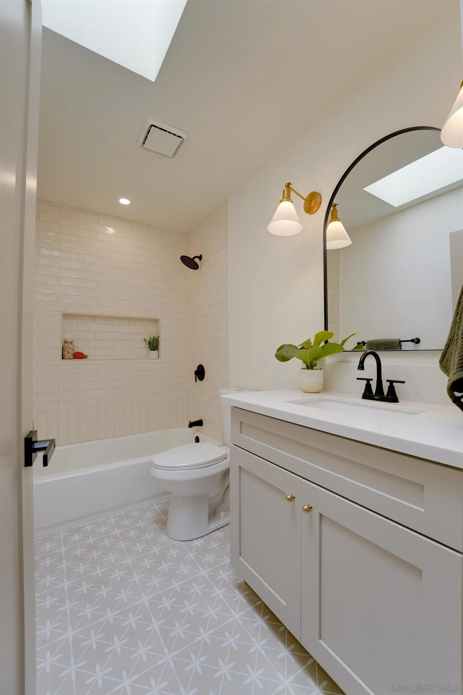 https://cdn.realtyfeed.com/cdn/127/260019949/ad4485a5b46b02821ec3d2c294a57abf.webp