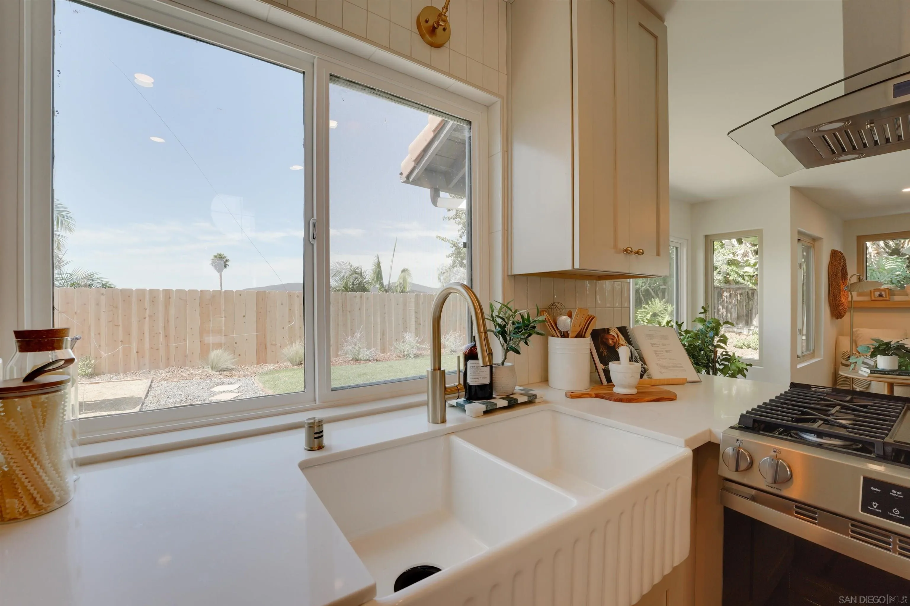 https://cdn.realtyfeed.com/cdn/127/260019949/c13b9b3a1d9b311ba27f37c3180a55a8.webp