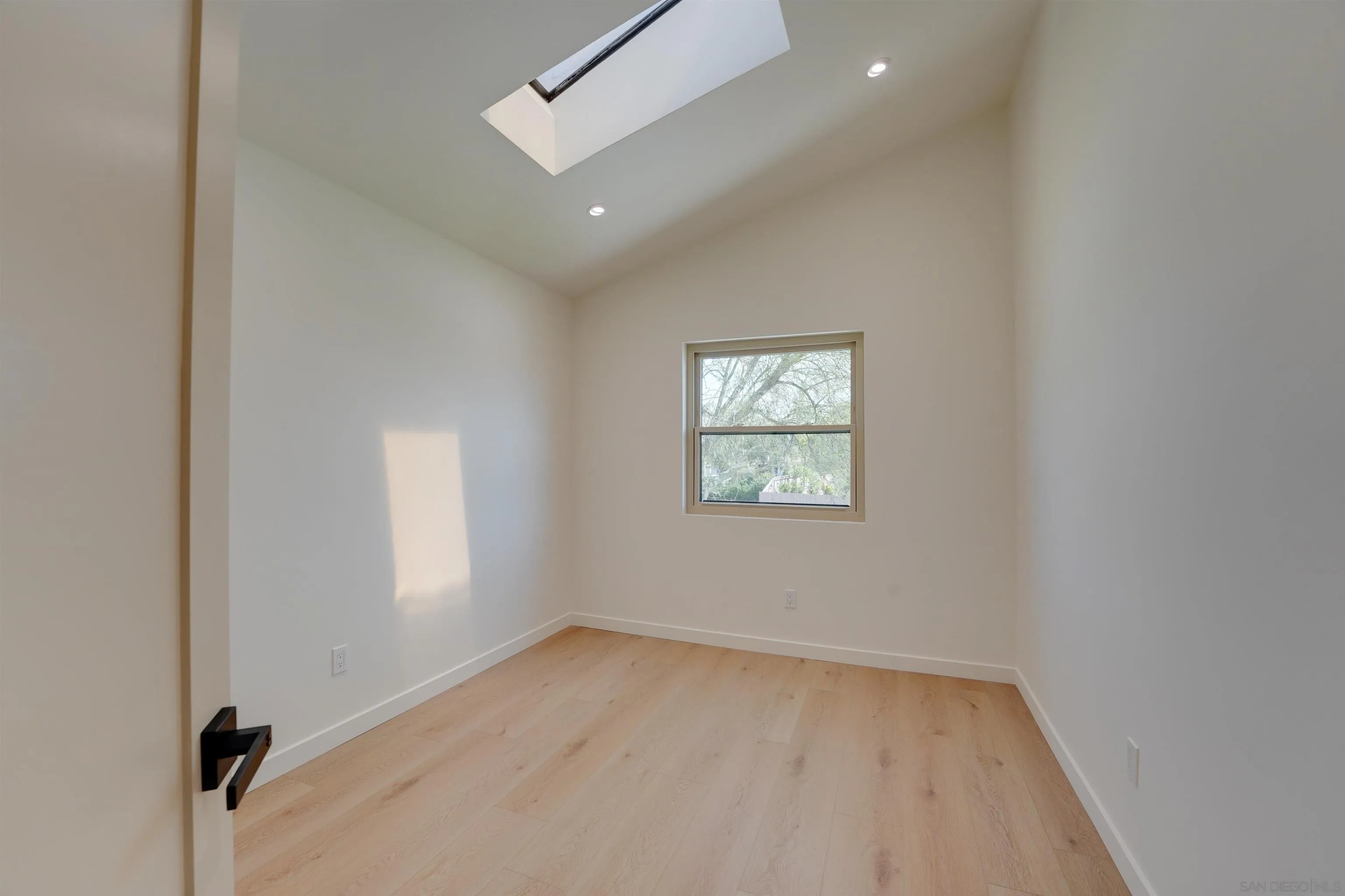 https://cdn.realtyfeed.com/cdn/127/260019949/c6b76662d6cd38991cb8835063261d85.webp