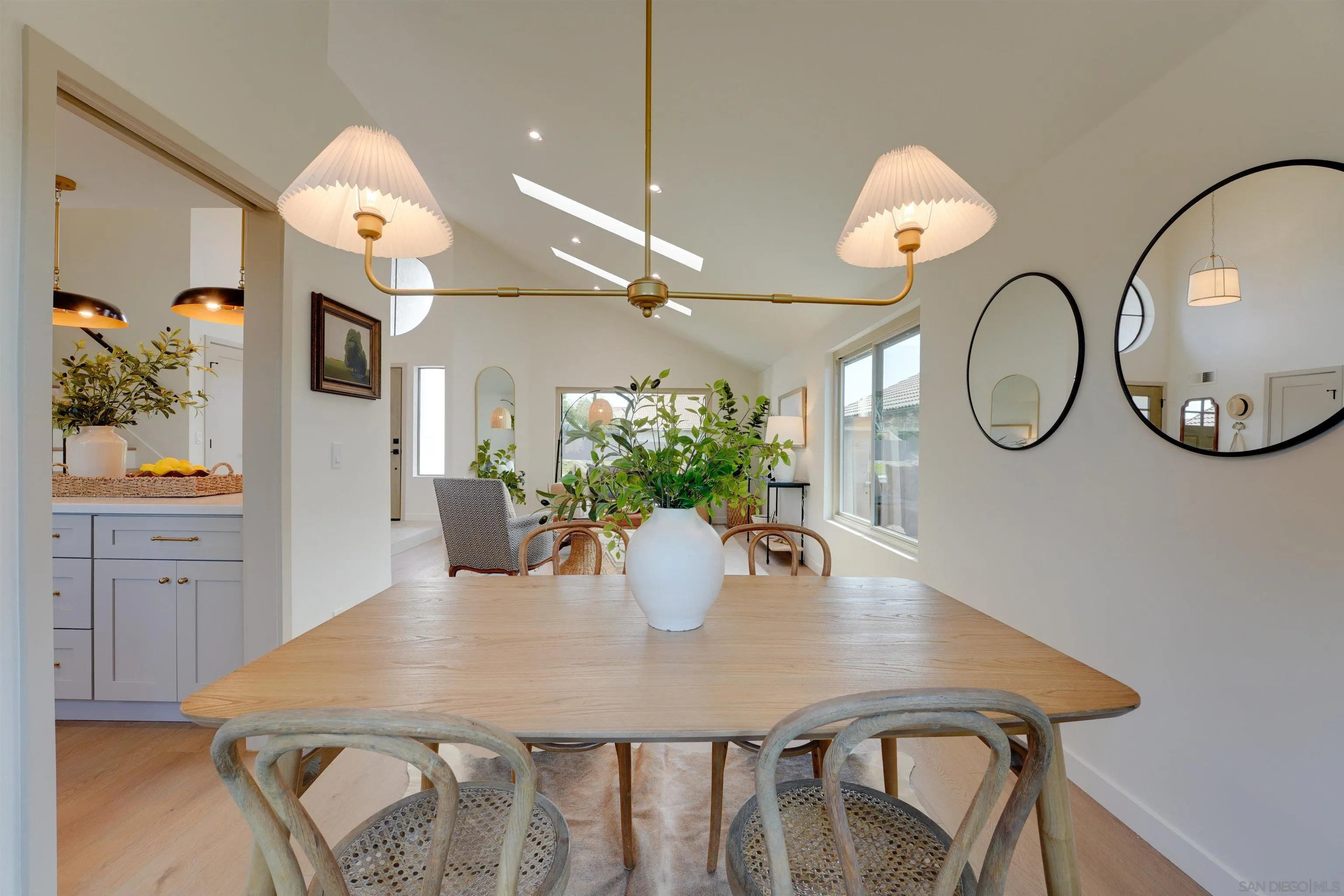 https://cdn.realtyfeed.com/cdn/127/260019949/d3e28d862b560ba50e299400820eb4ea.webp