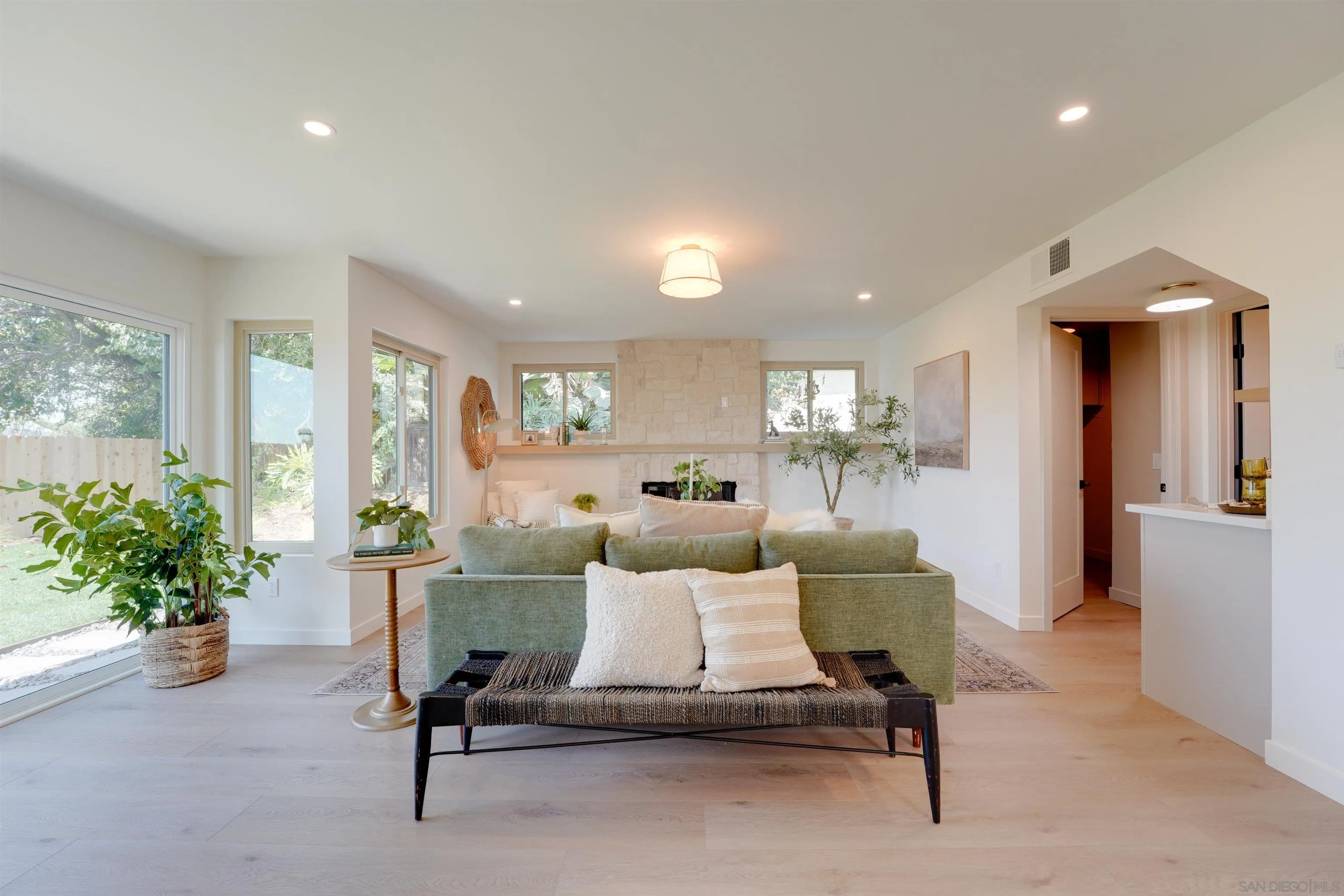 https://cdn.realtyfeed.com/cdn/127/260019949/da012cd5cf5644255c67d838863ababa.webp