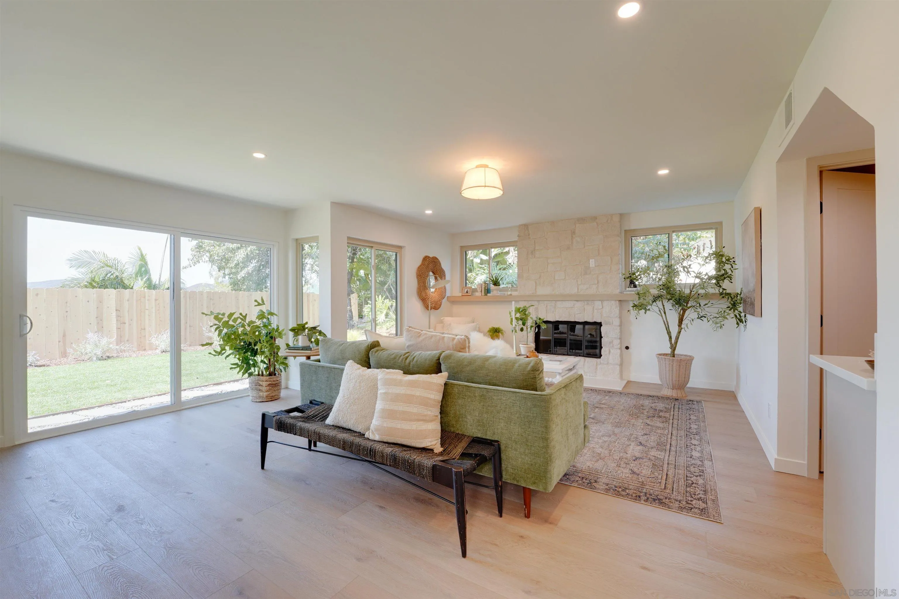 https://cdn.realtyfeed.com/cdn/127/260019949/da43793283ecbf4840ceb4c2a25475e7.webp