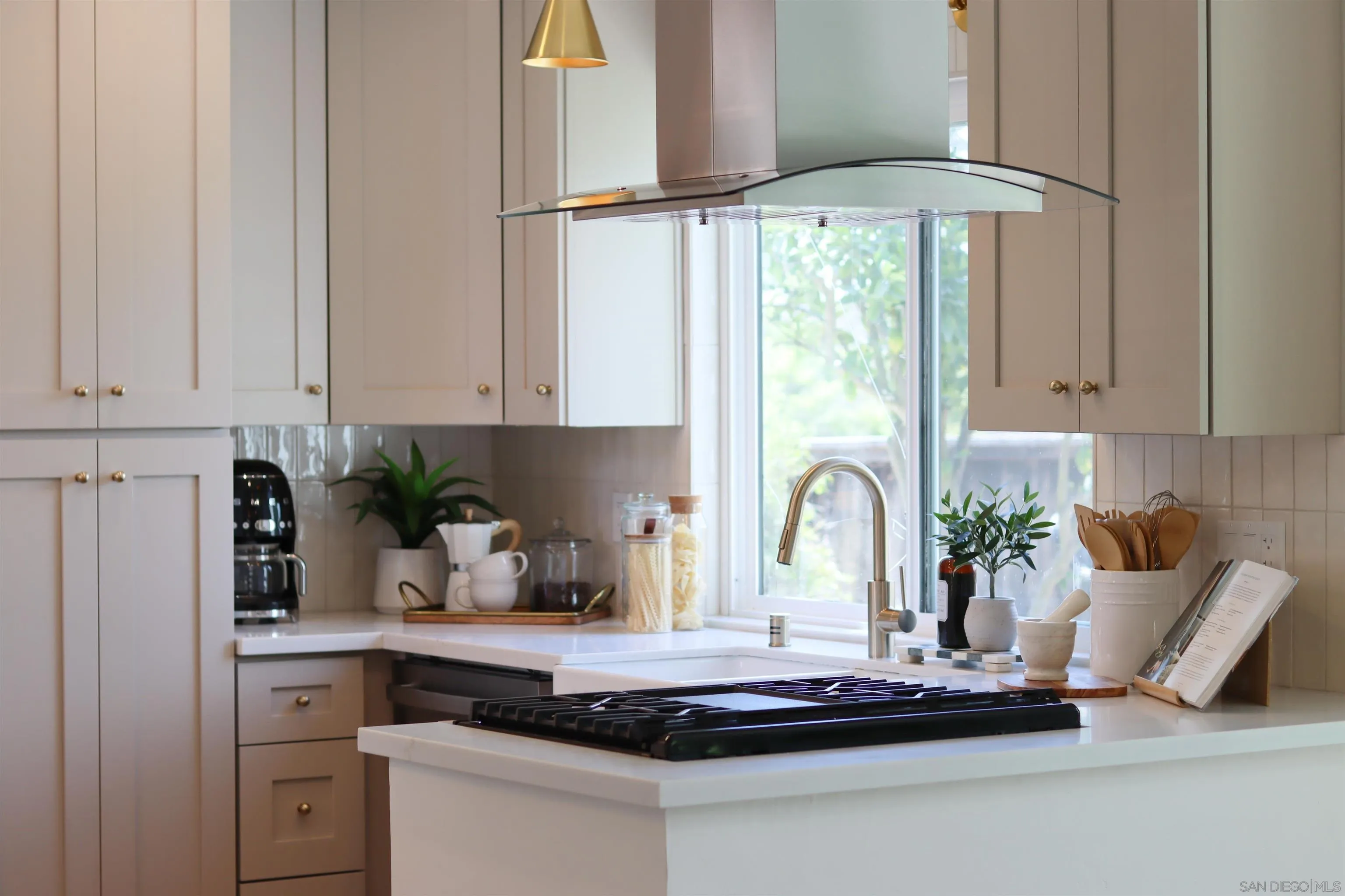 https://cdn.realtyfeed.com/cdn/127/260019949/e1dfcc4a7e3db2deabfa9b55859d367f.webp