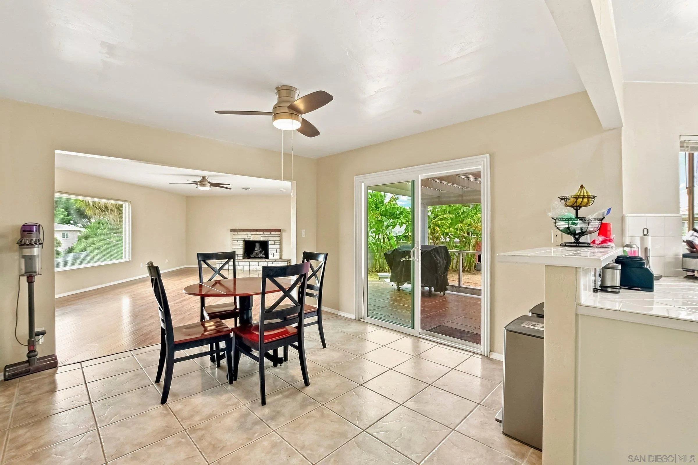 https://cdn.realtyfeed.com/cdn/127/260019953/1ad6f9696396cebd1c111e6da7e87f38.webp